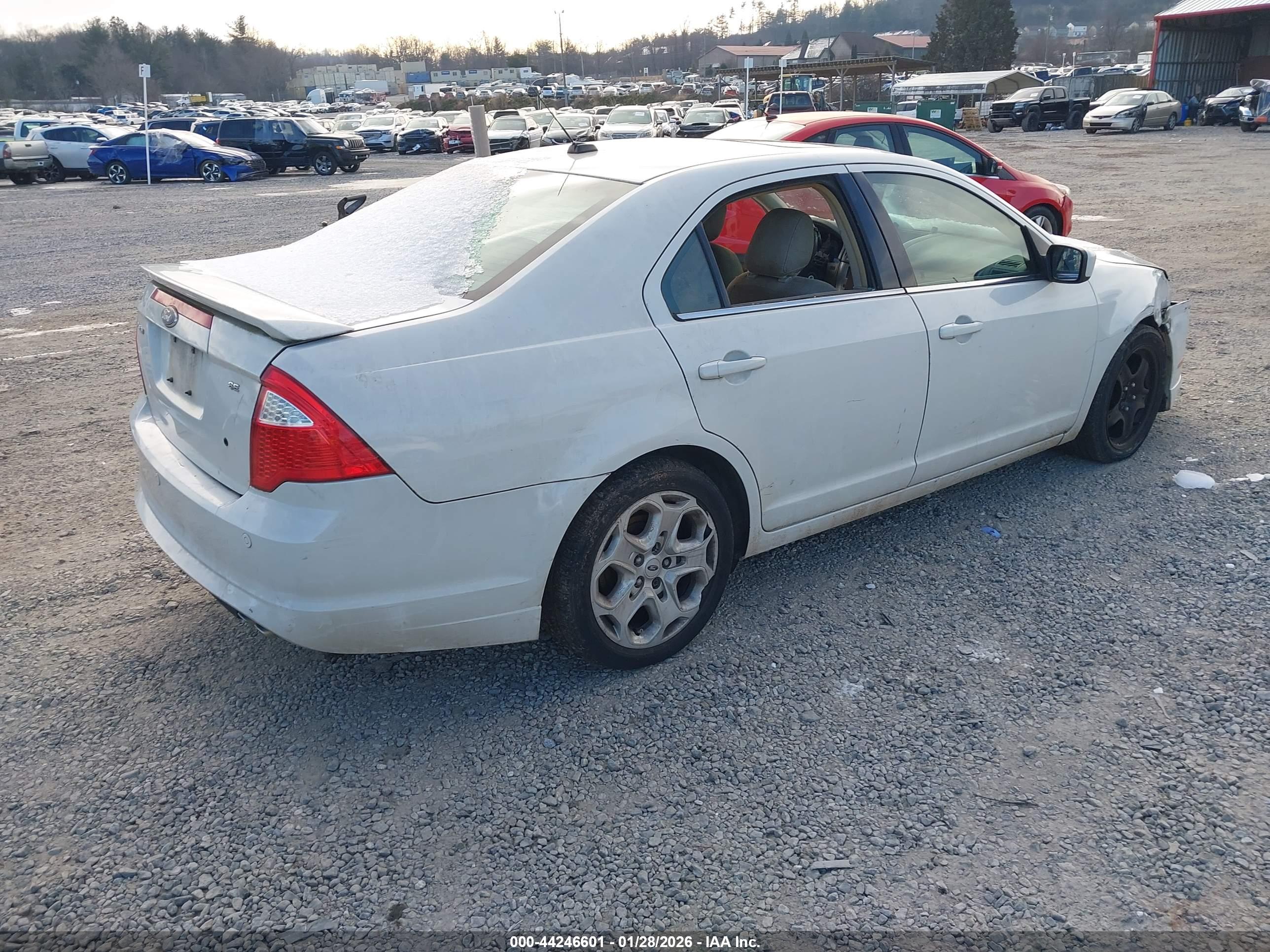 FORD FUSION image 4