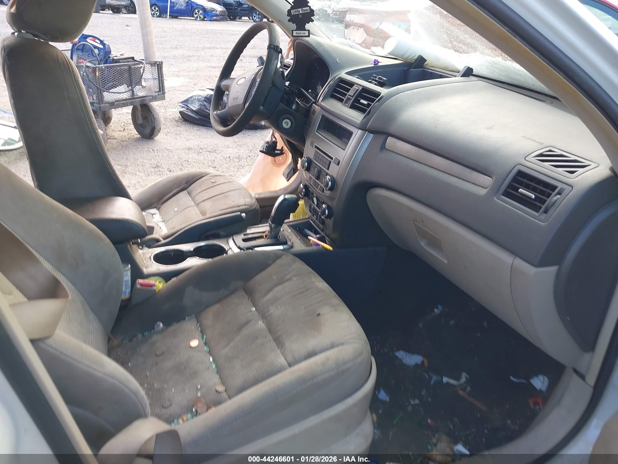 FORD FUSION image 5