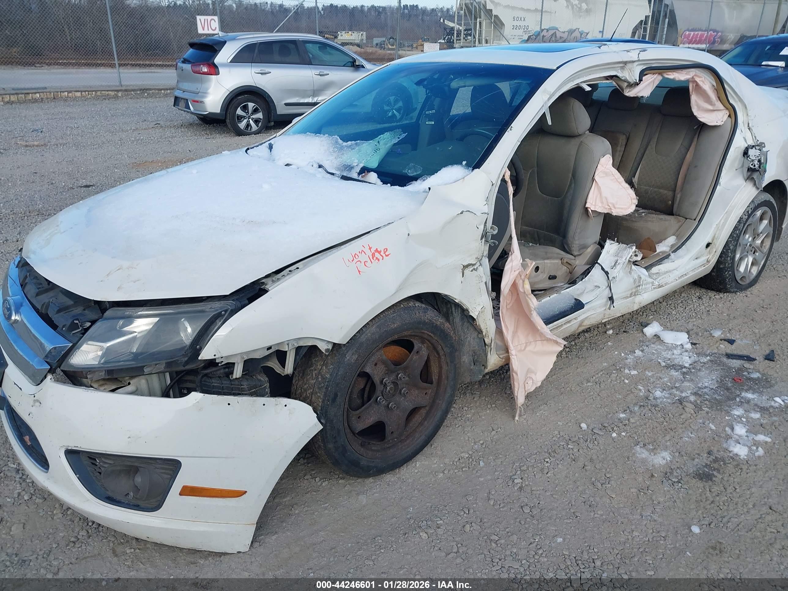 FORD FUSION image 6
