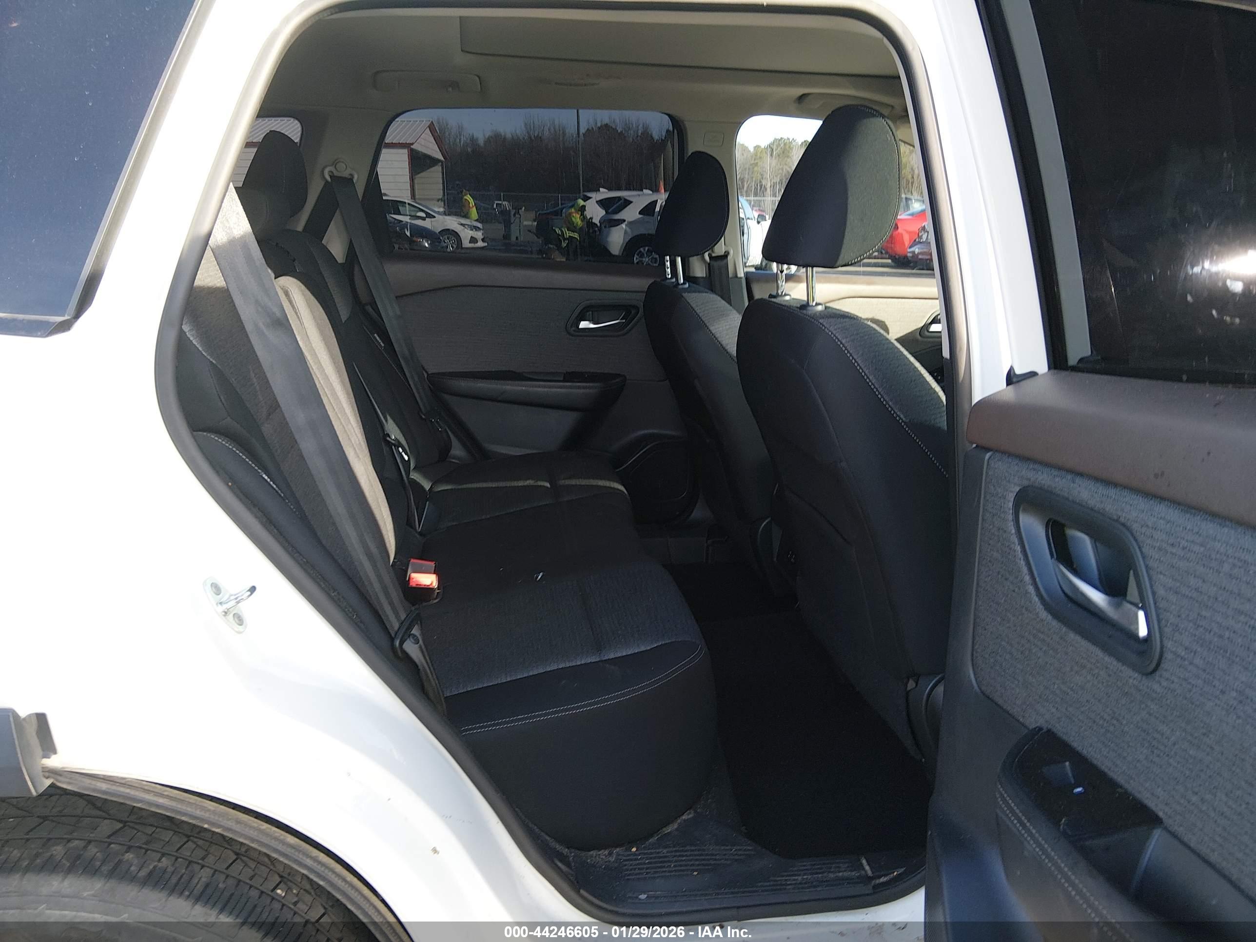 NISSAN ROGUE image 8
