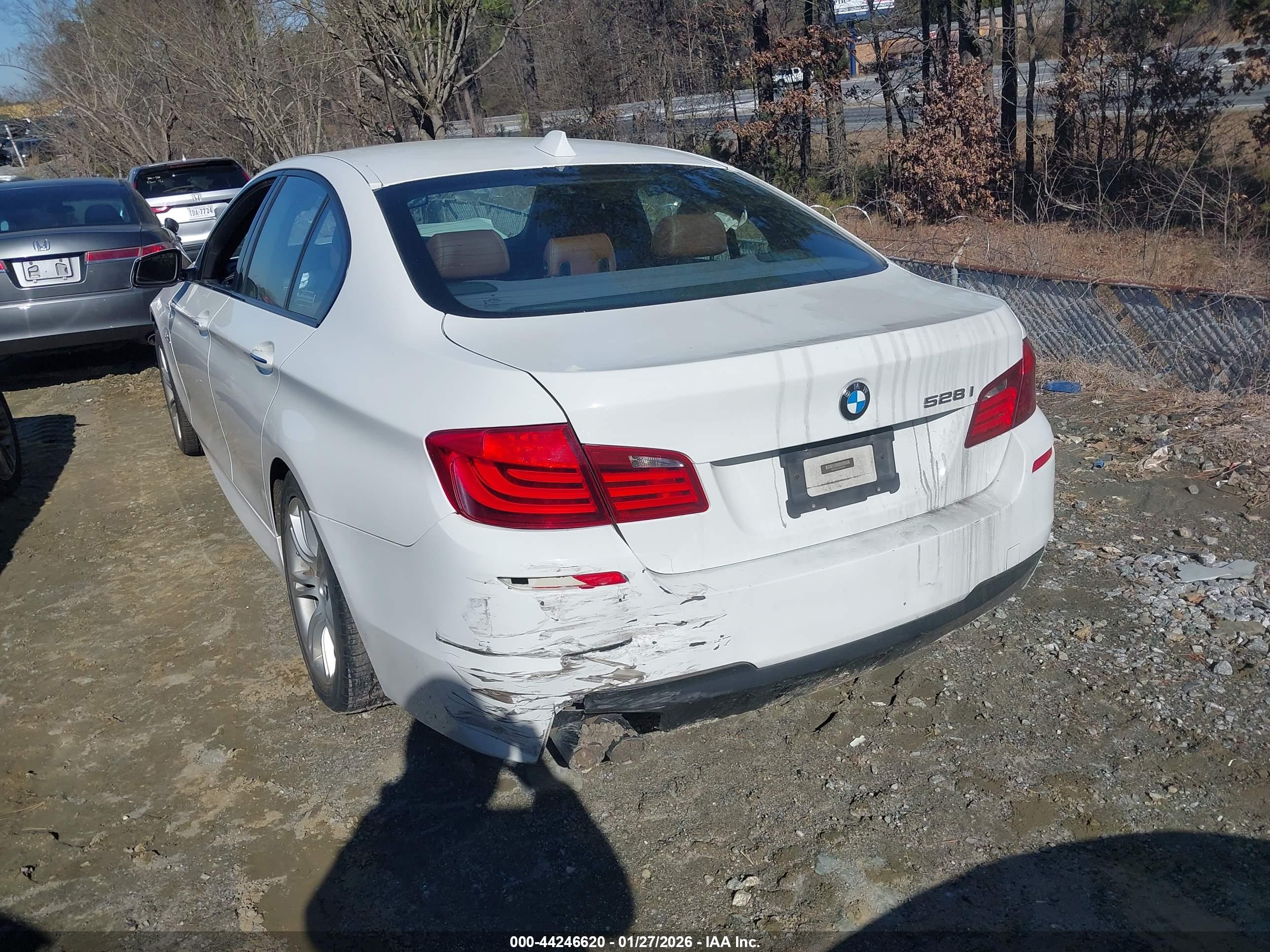 BMW 528I image 3