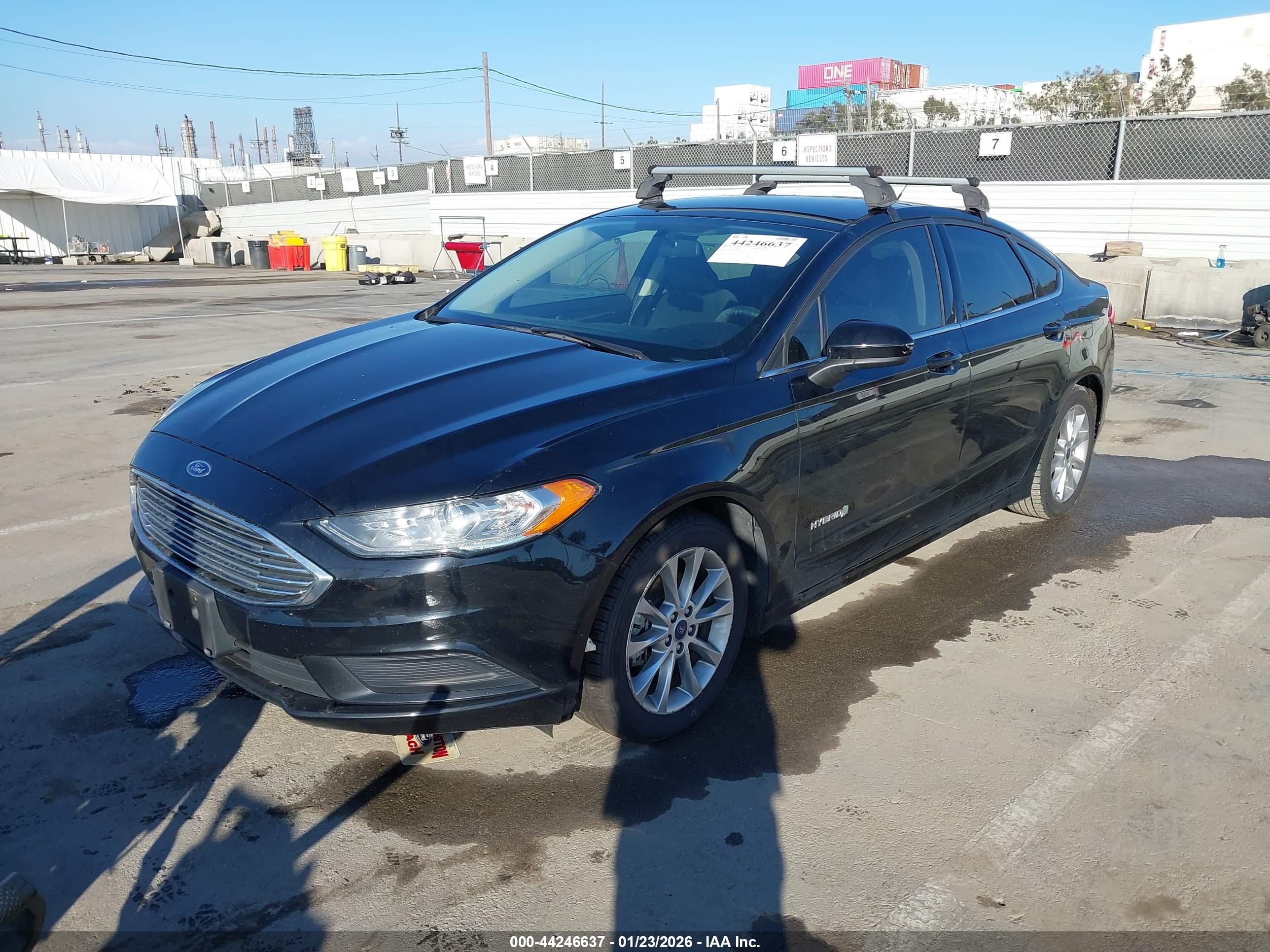 FORD FUSION image 2