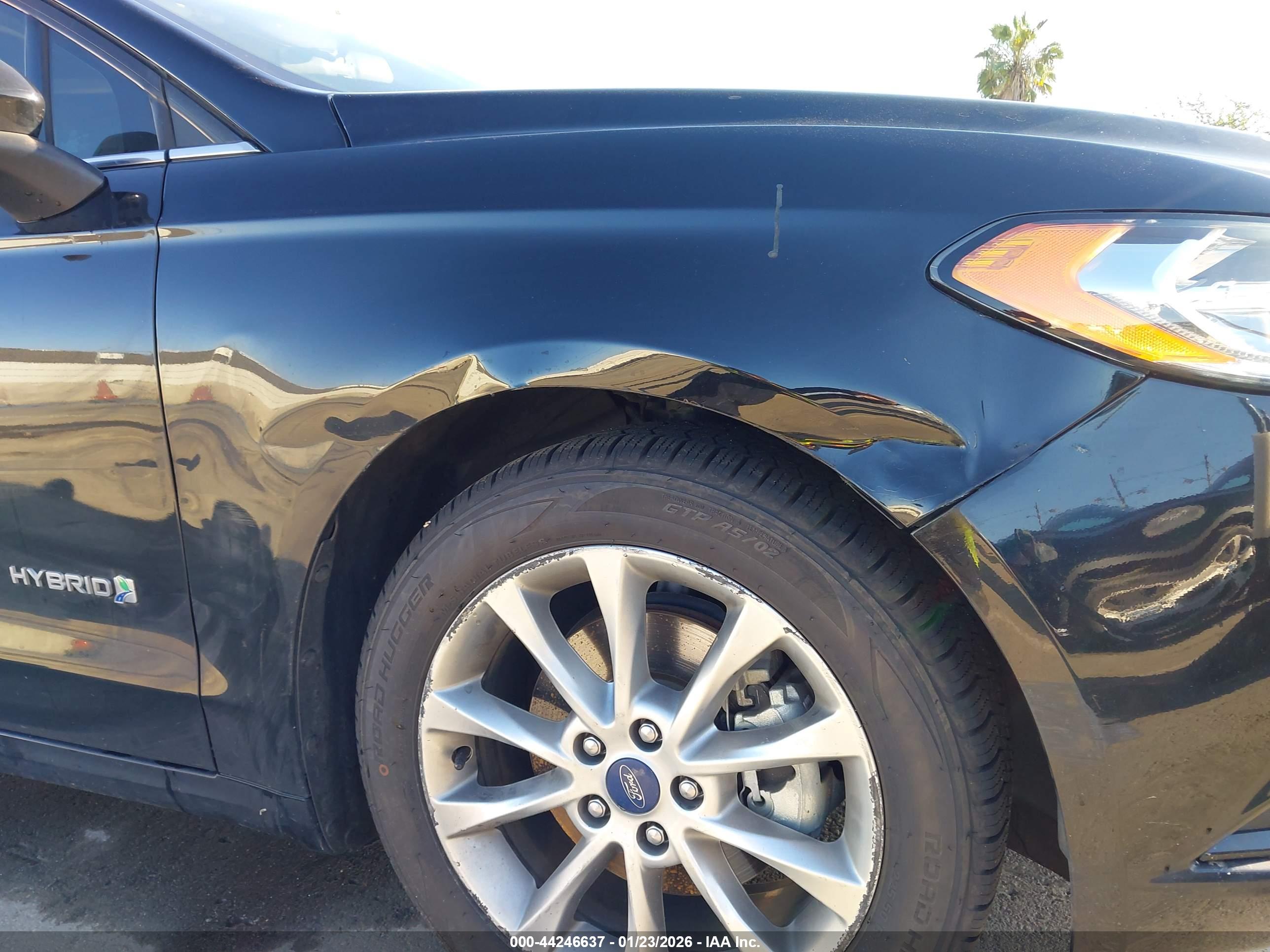 FORD FUSION image 6