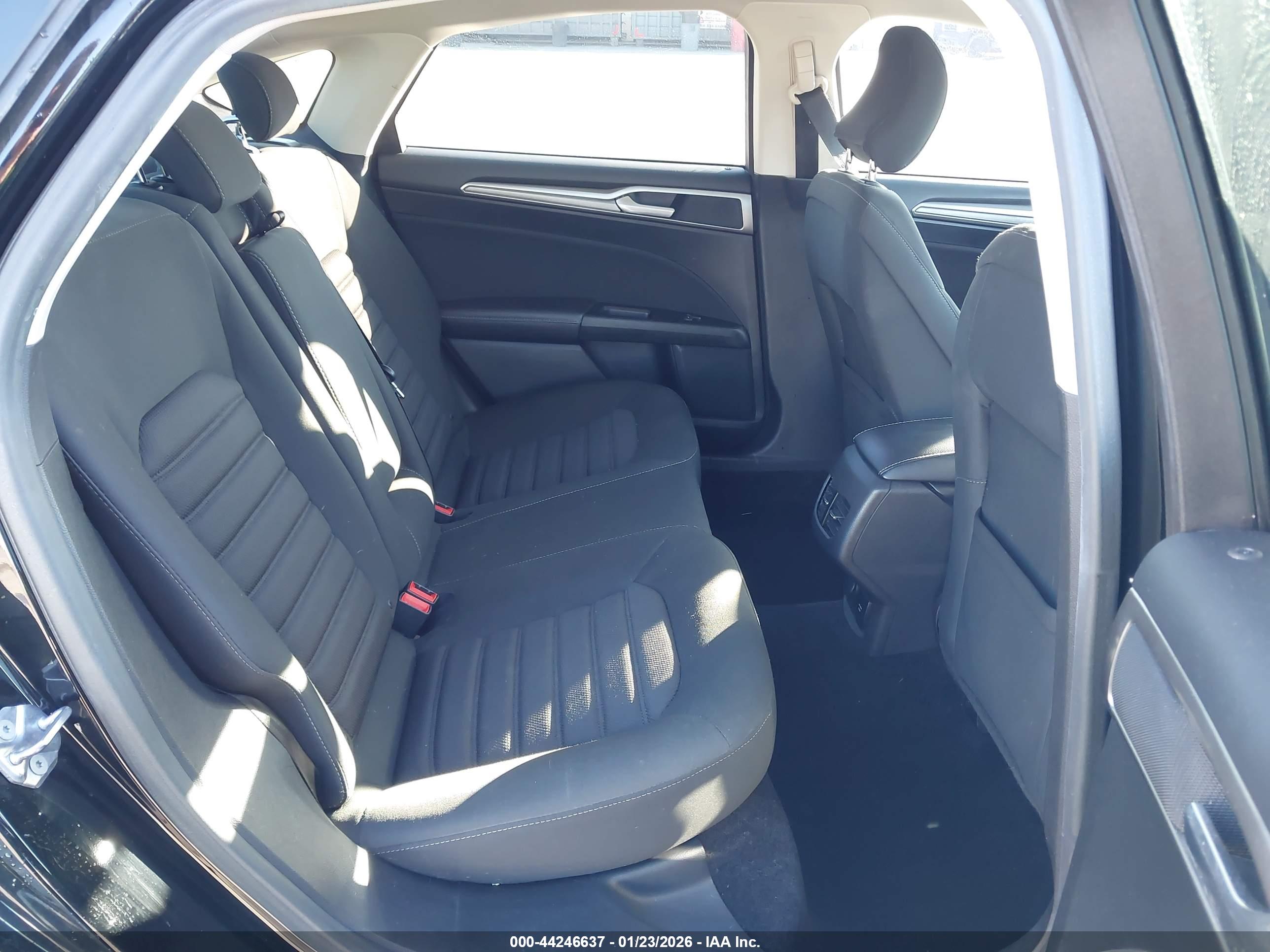 FORD FUSION image 8