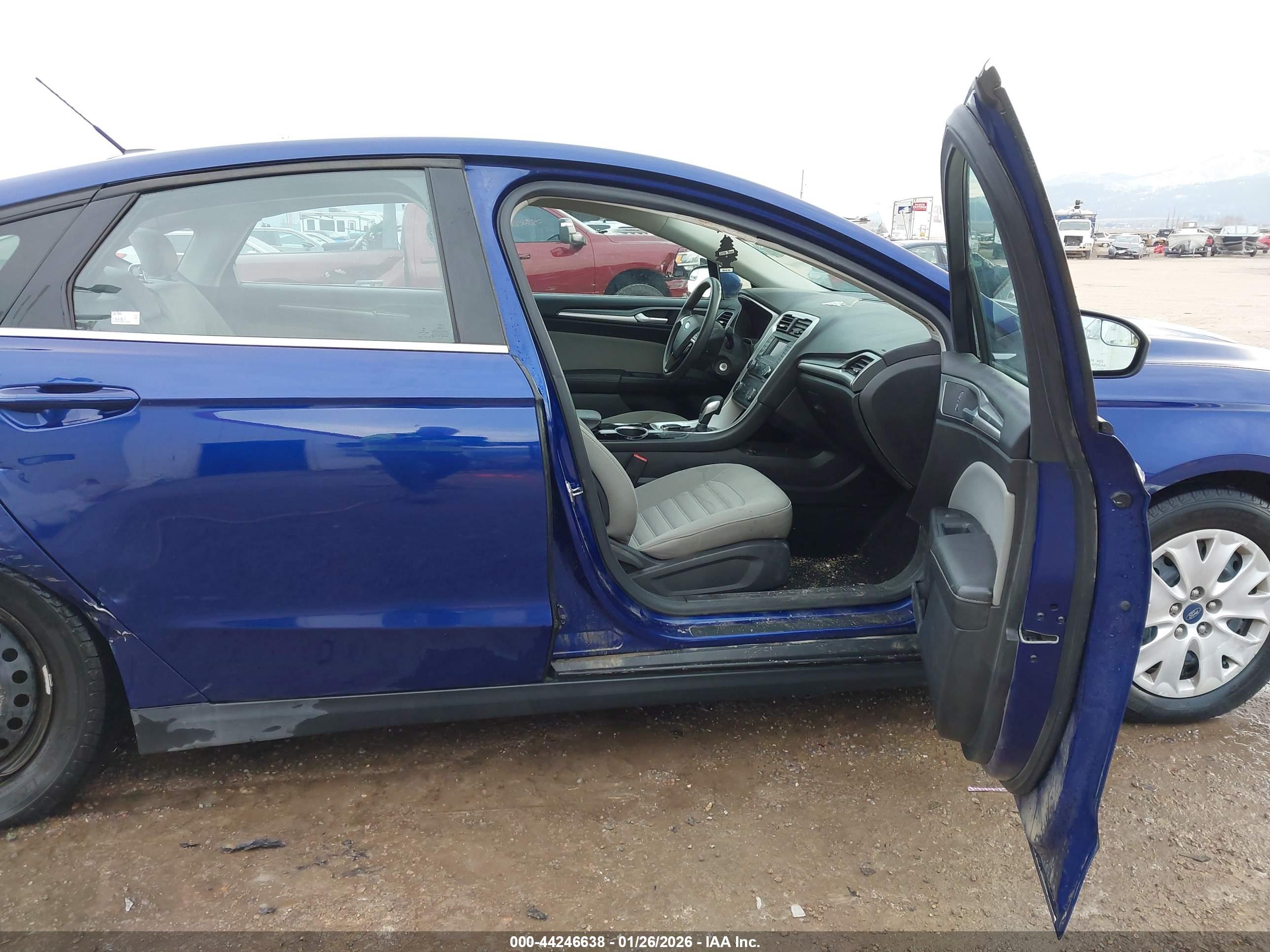 FORD FUSION image 5