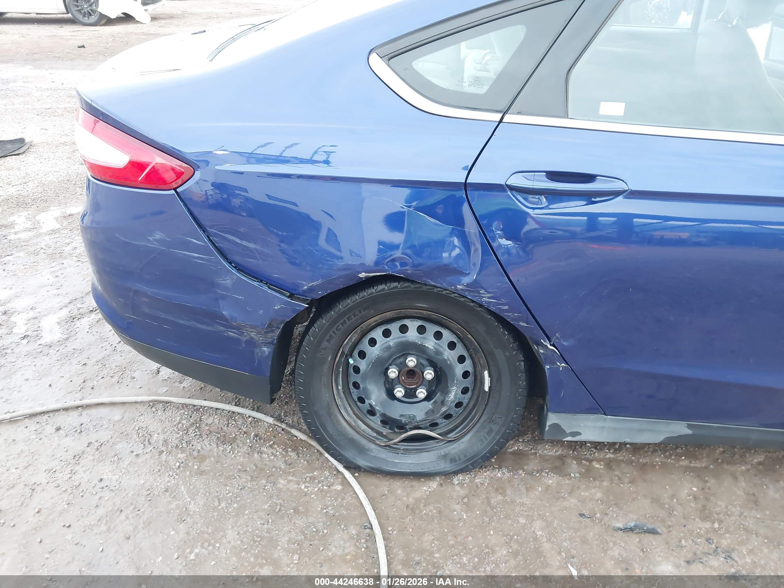 FORD FUSION image 6