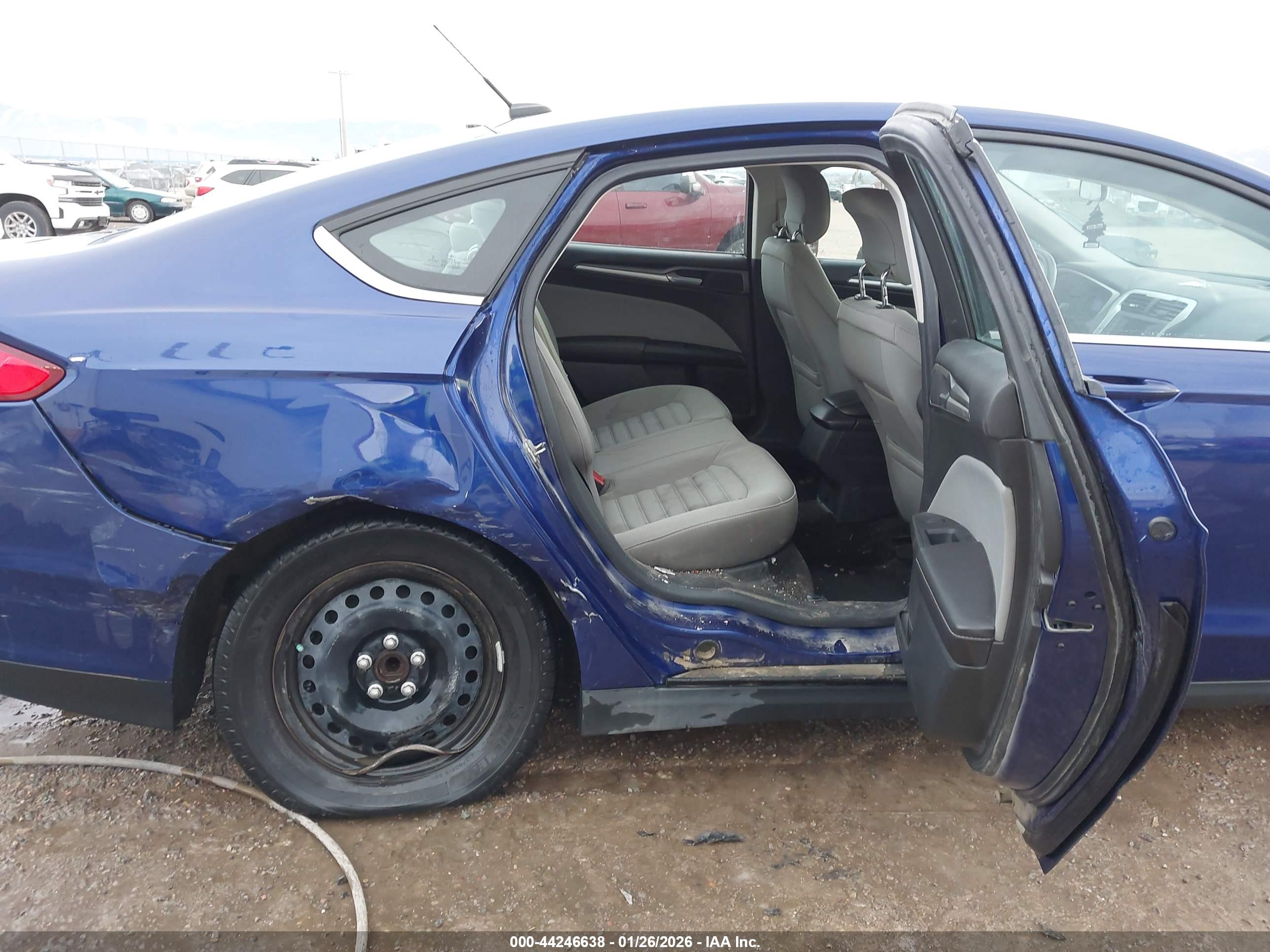 FORD FUSION image 8