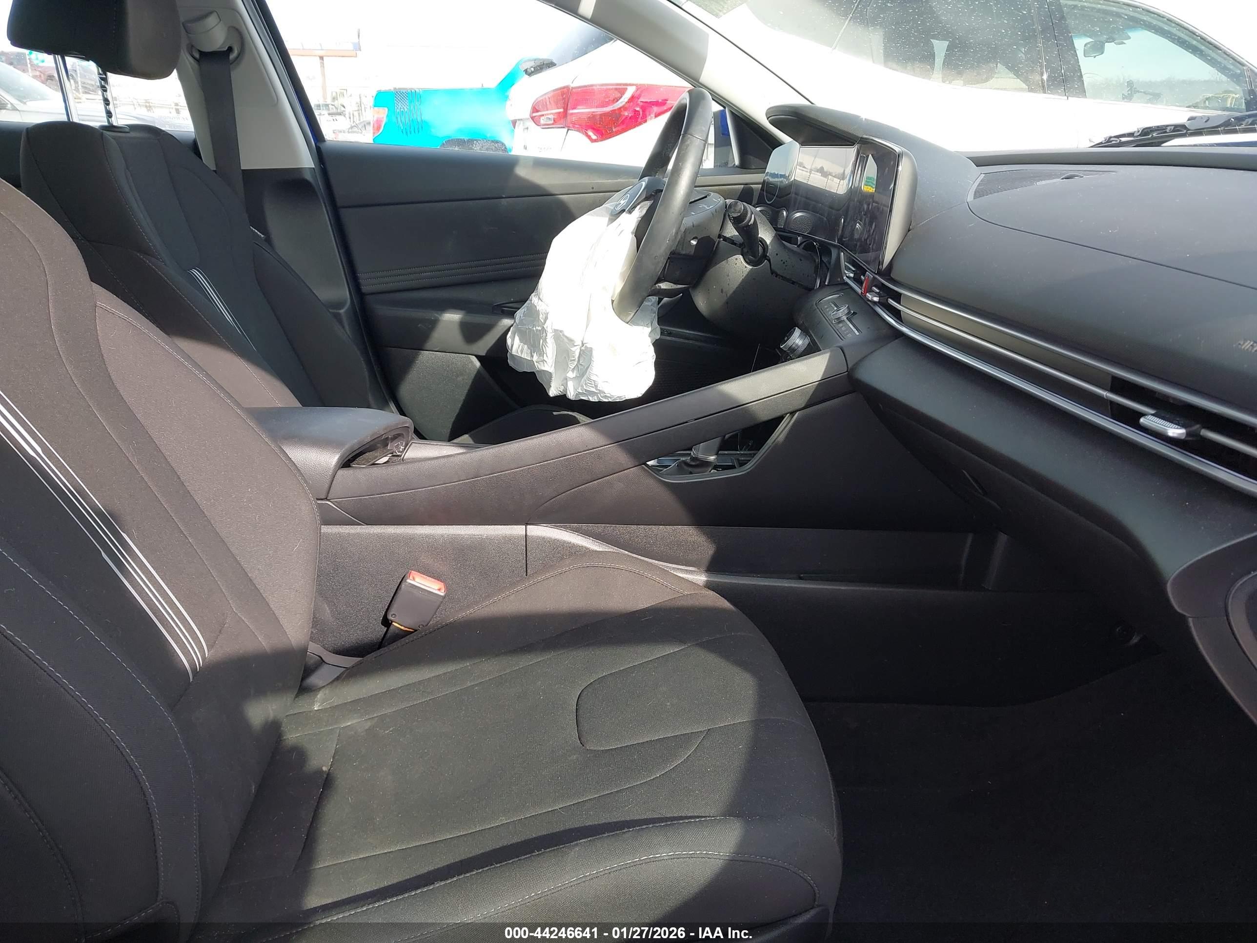 HYUNDAI ELANTRA image 5