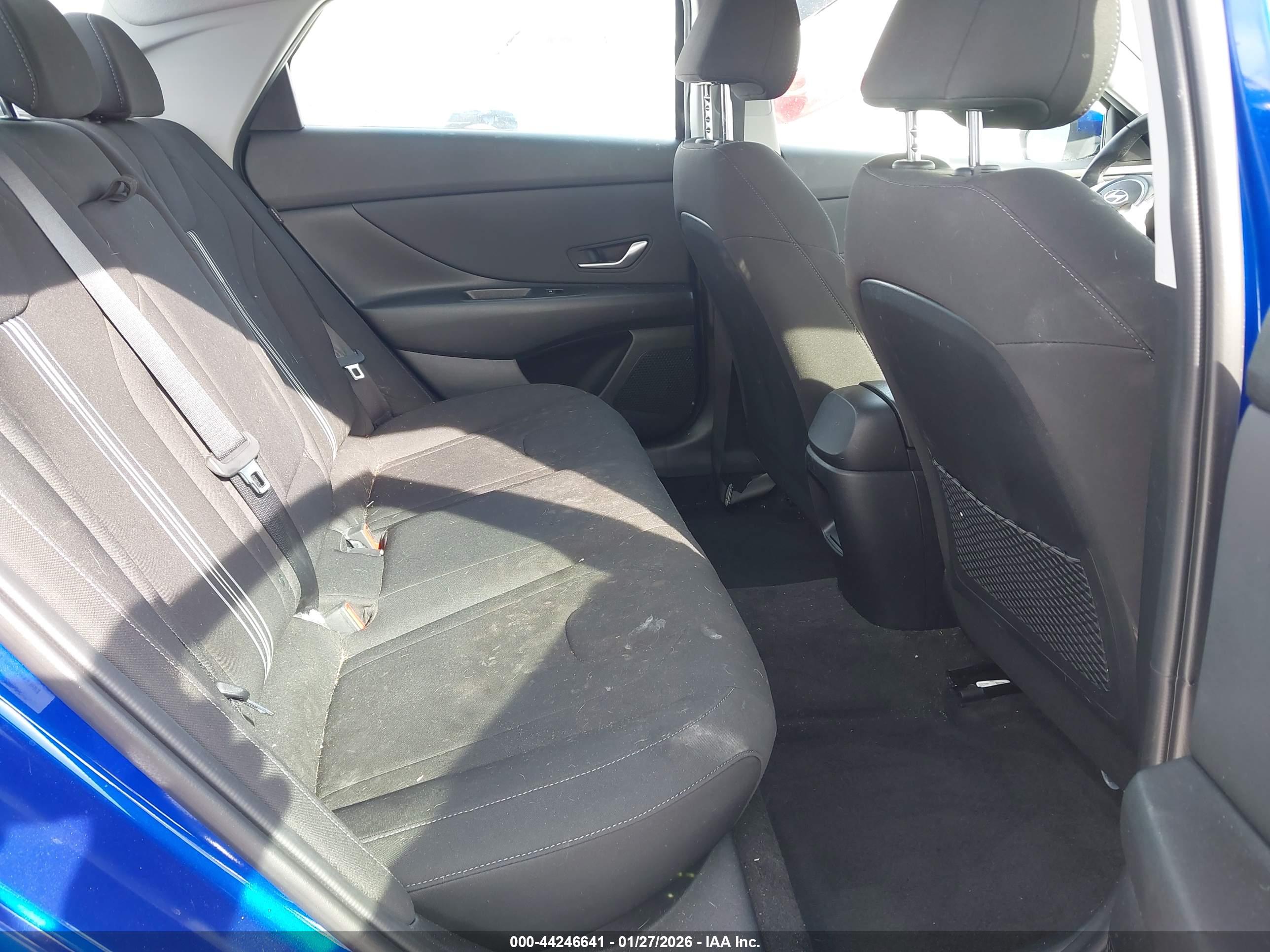HYUNDAI ELANTRA image 8
