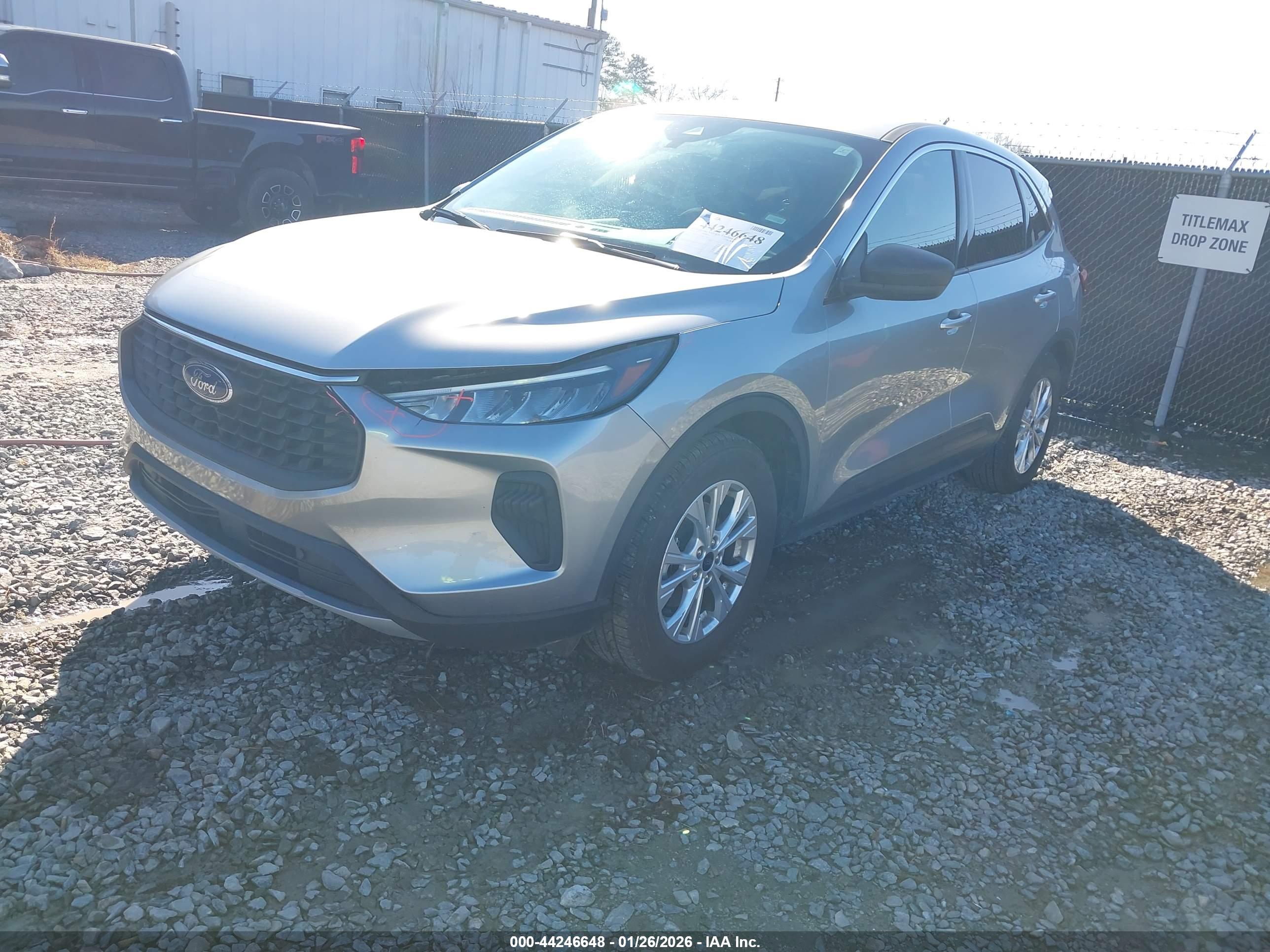 FORD ESCAPE image 2