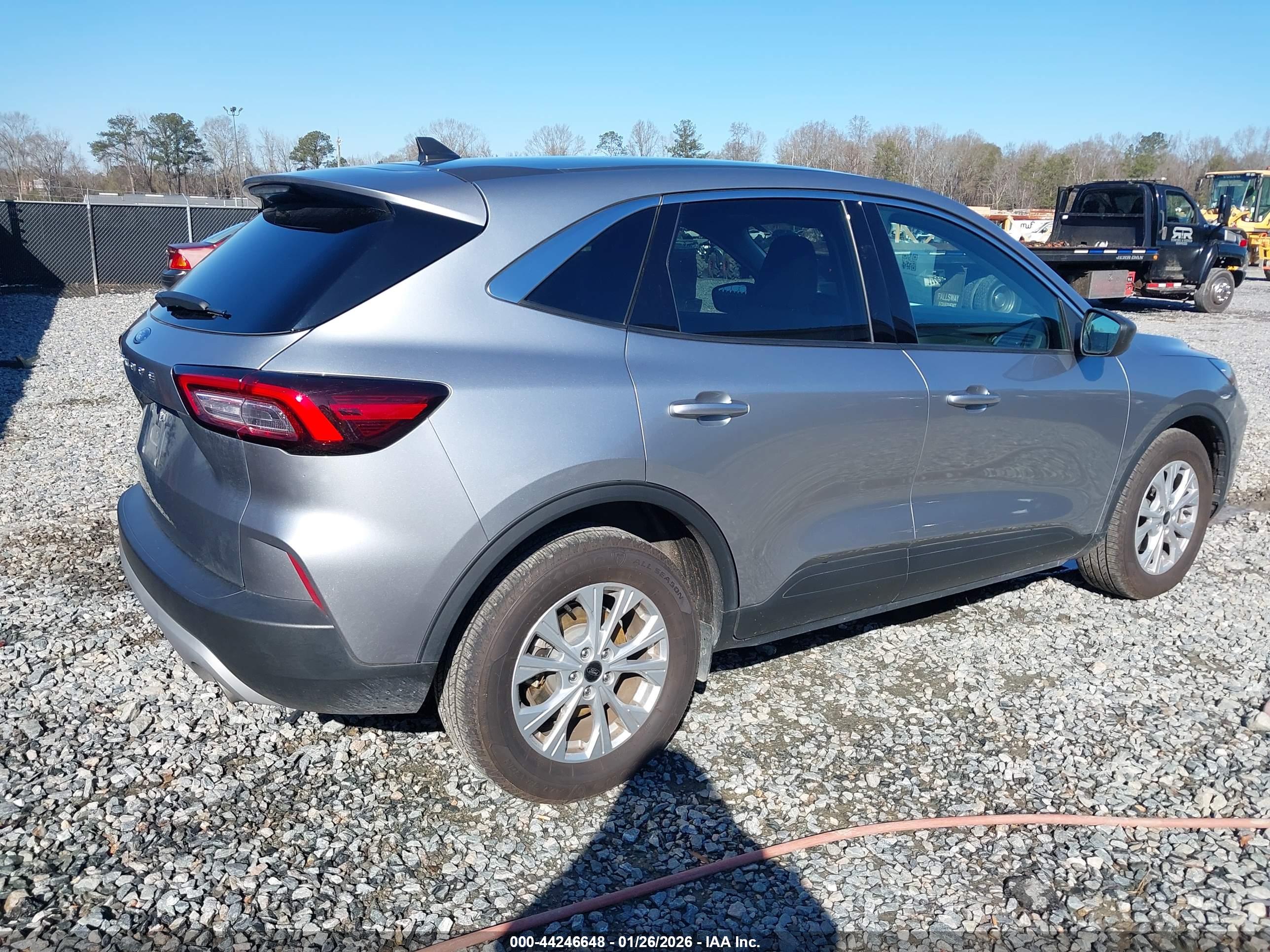 FORD ESCAPE image 4