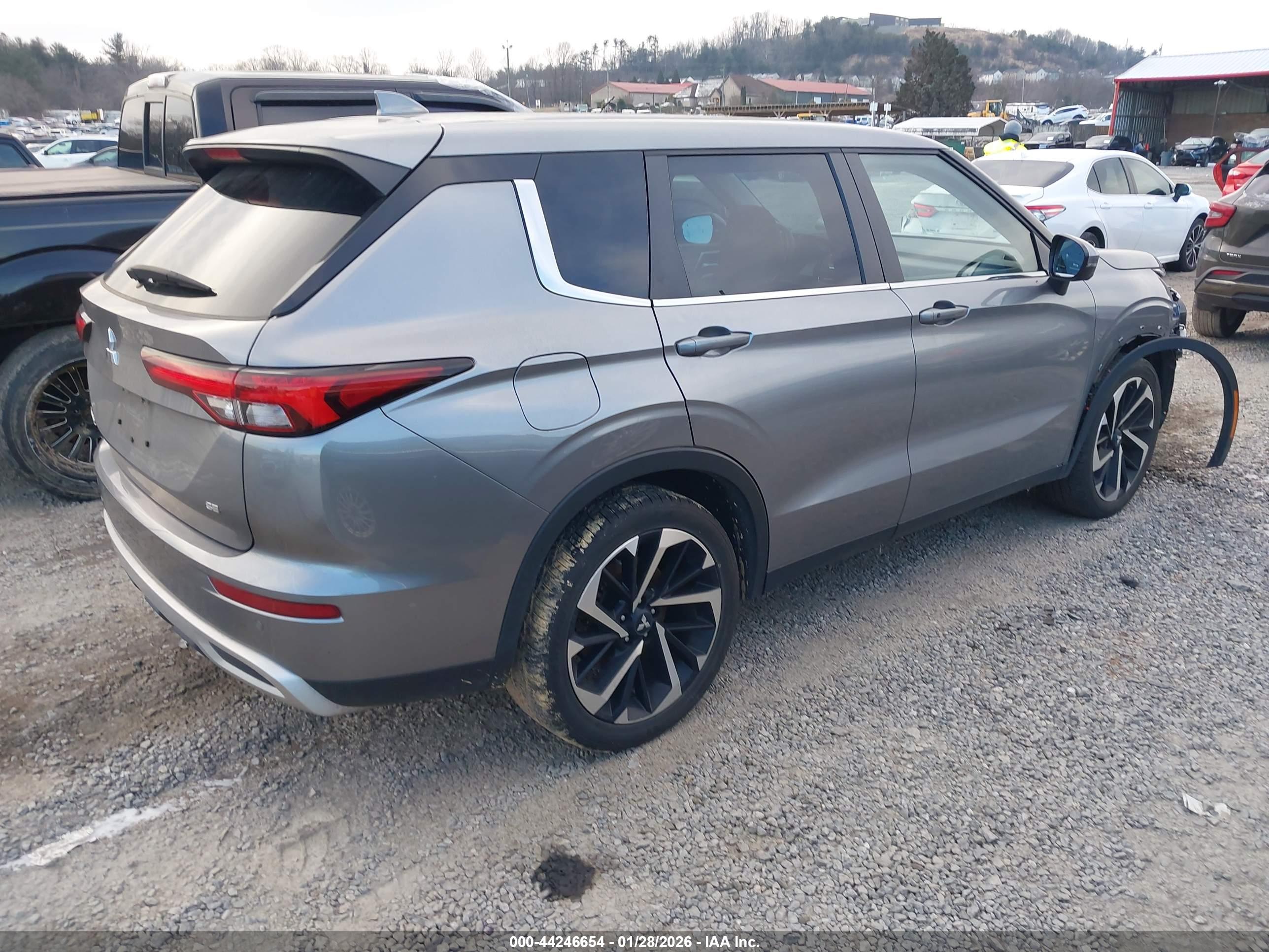 MITSUBISHI OUTLANDER image 4