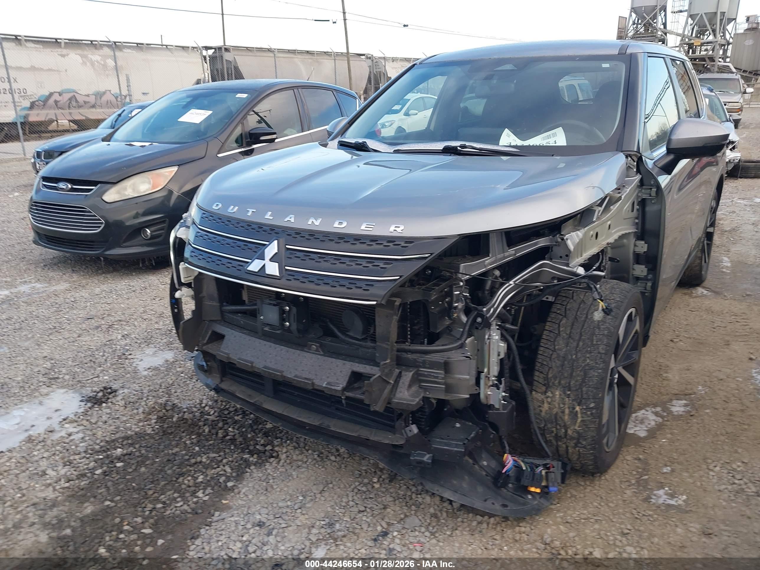 MITSUBISHI OUTLANDER image 6