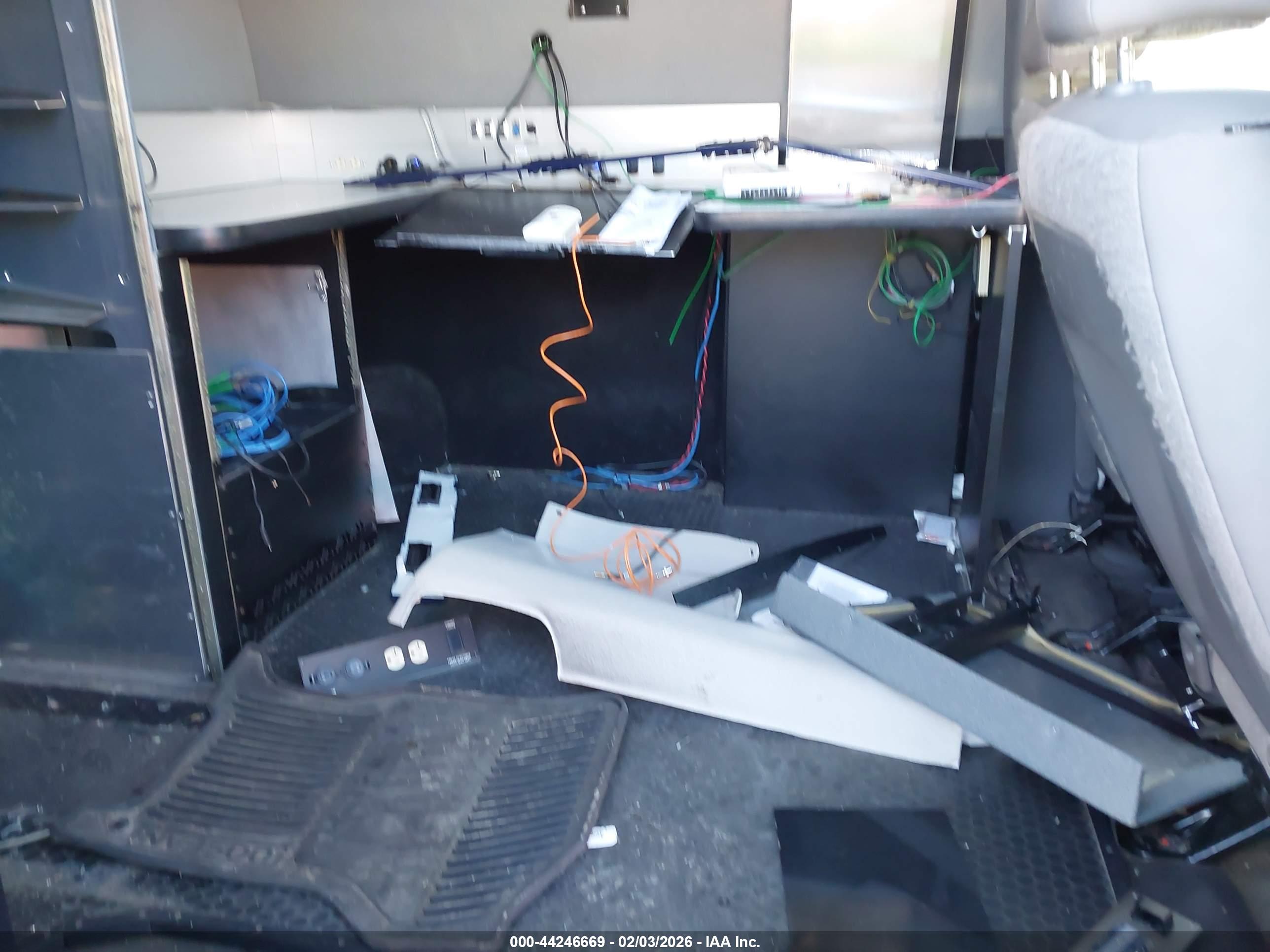 NISSAN NV image 8