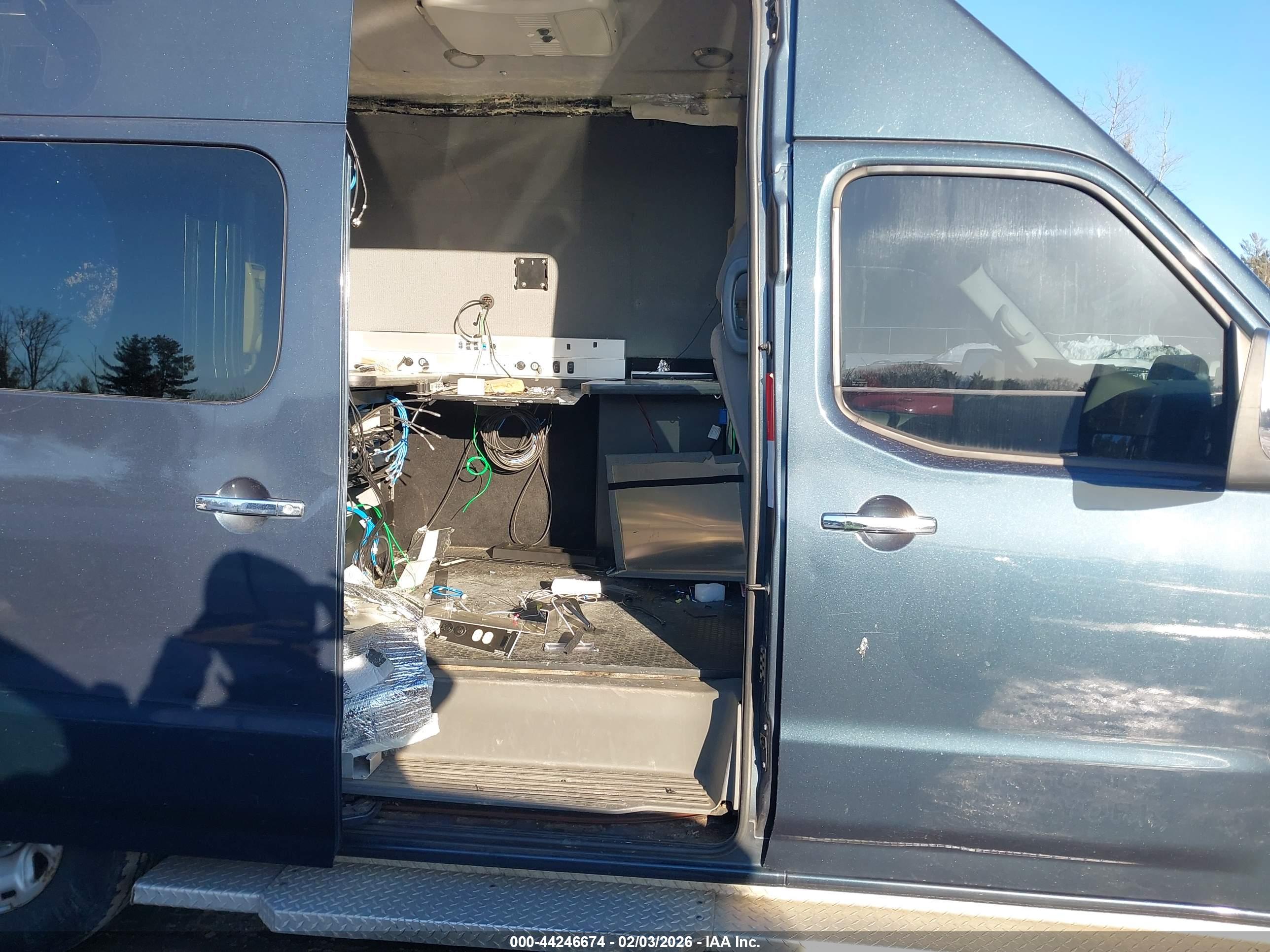 NISSAN NV image 8