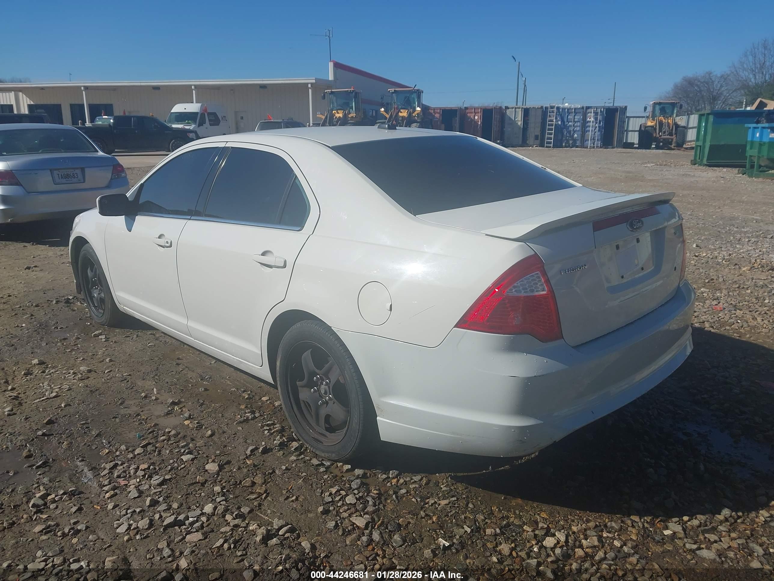 FORD FUSION image 3