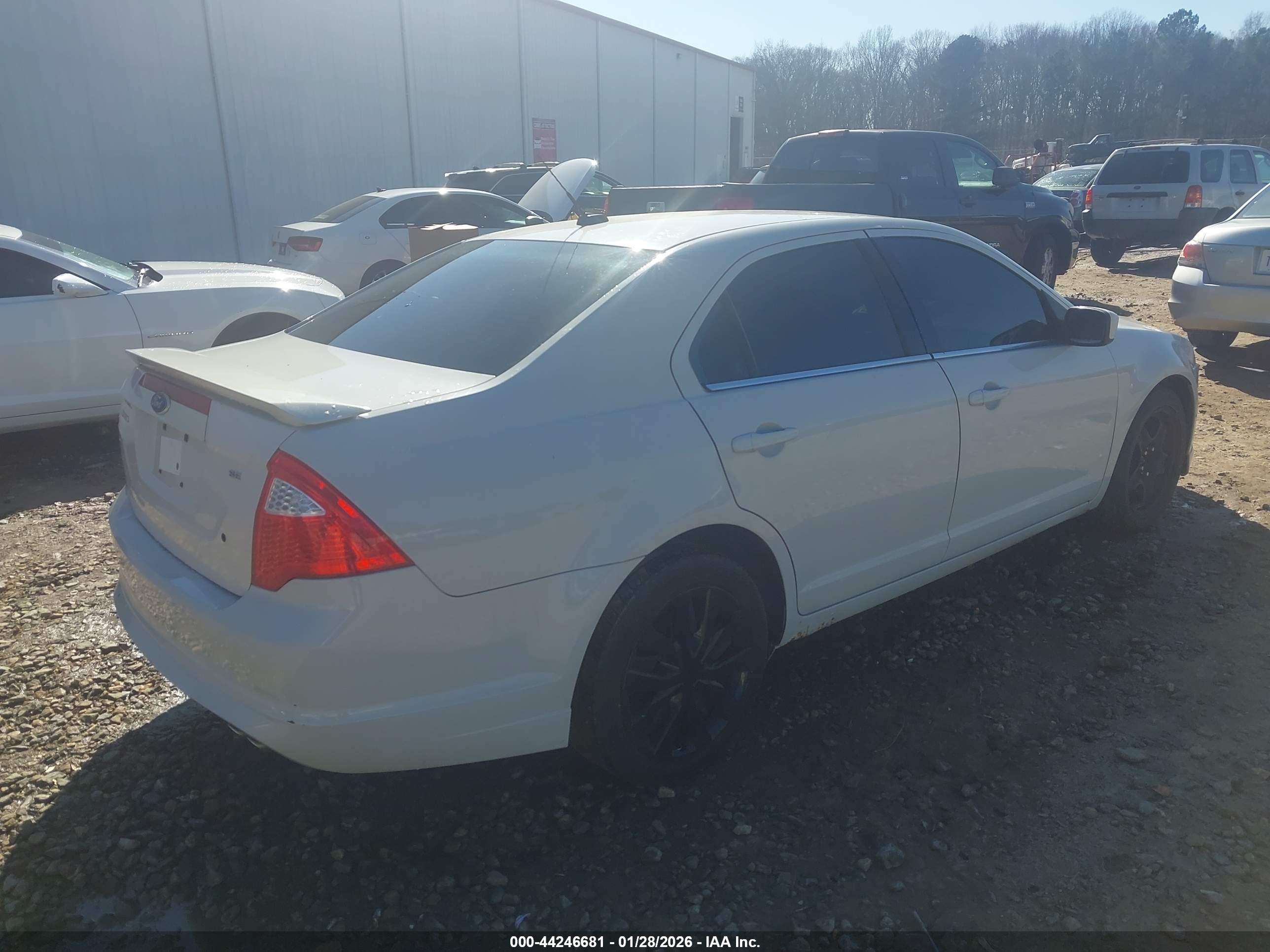 FORD FUSION image 4