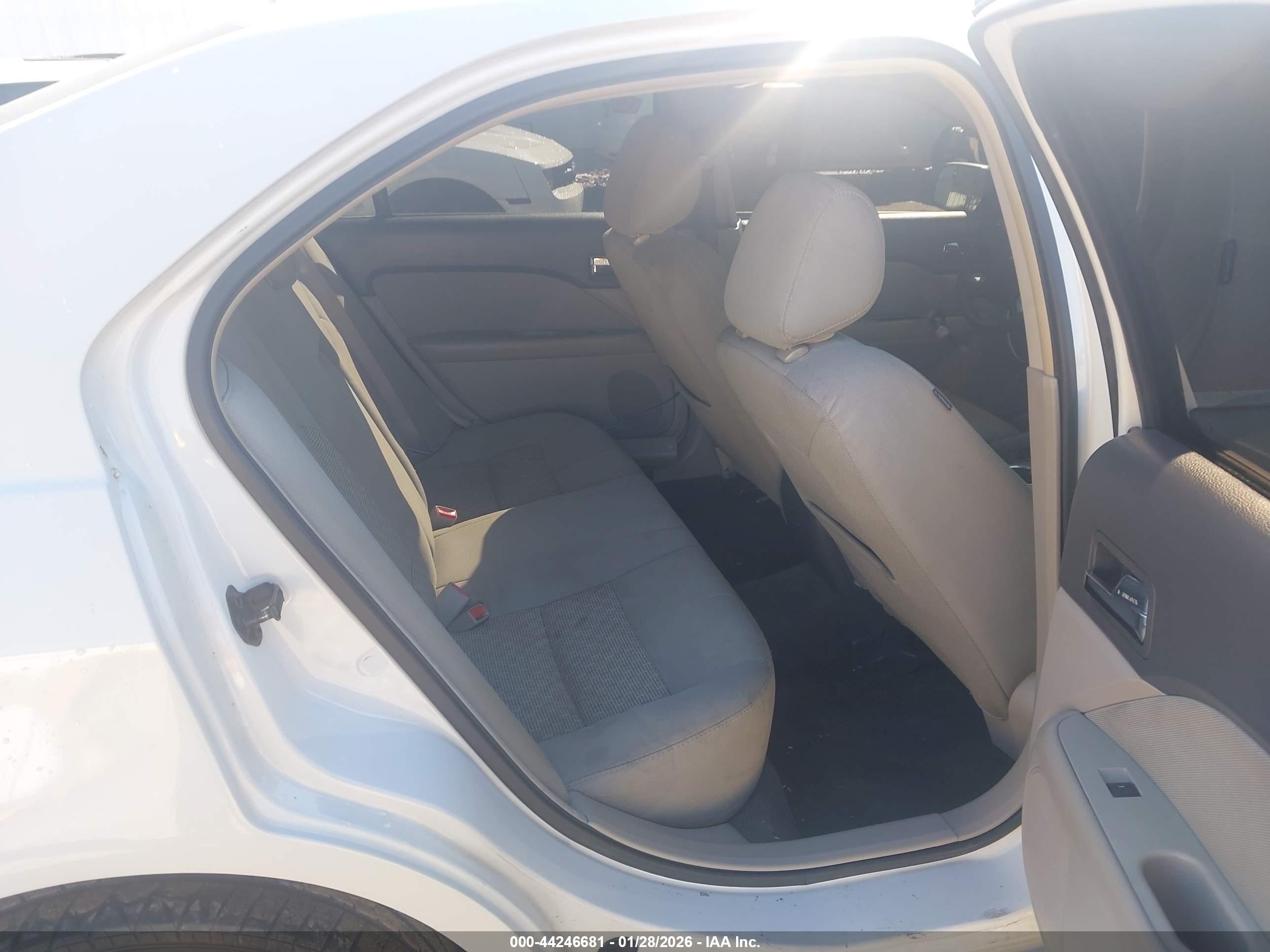 FORD FUSION image 8