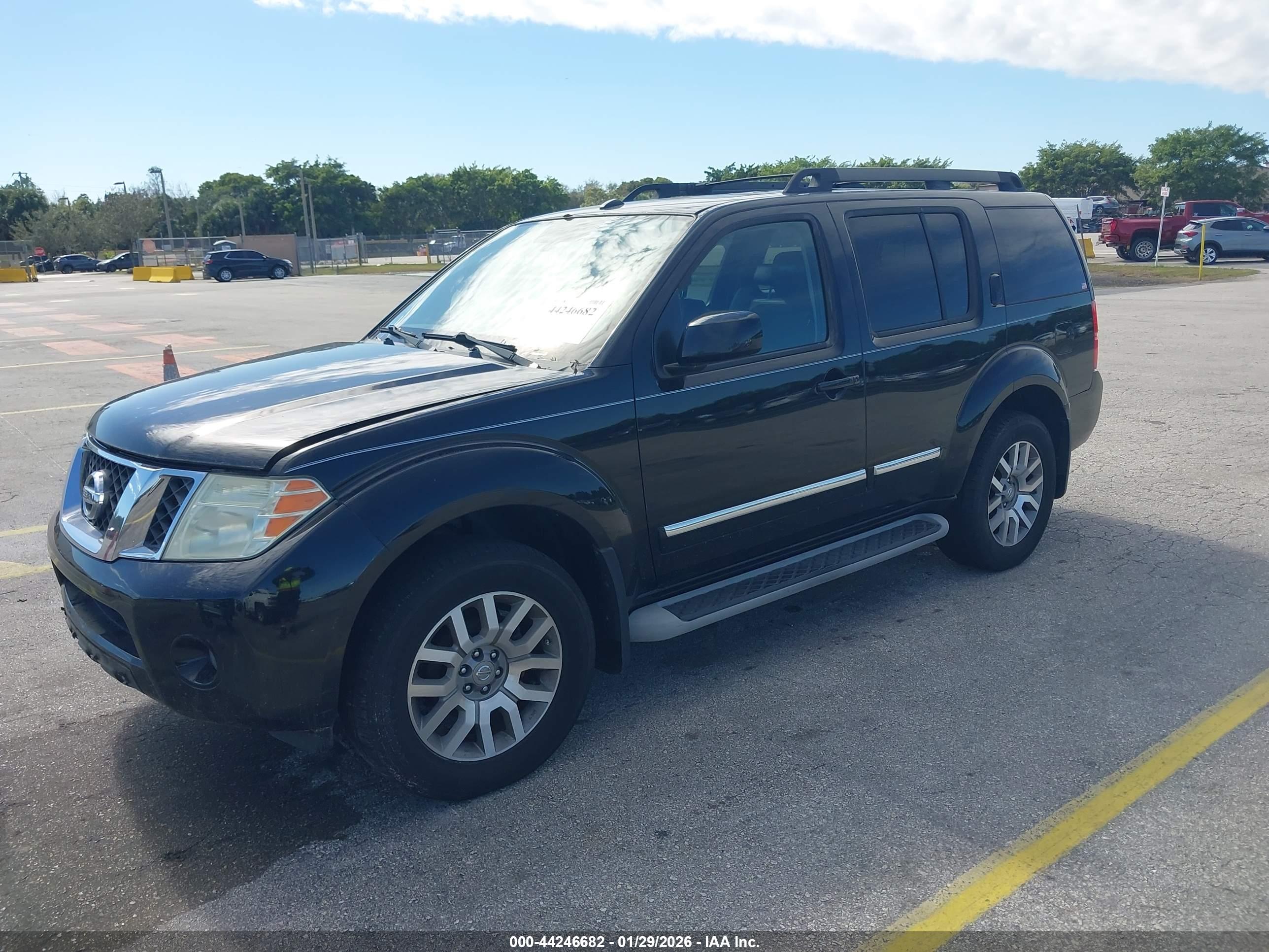 NISSAN PATHFINDER image 2