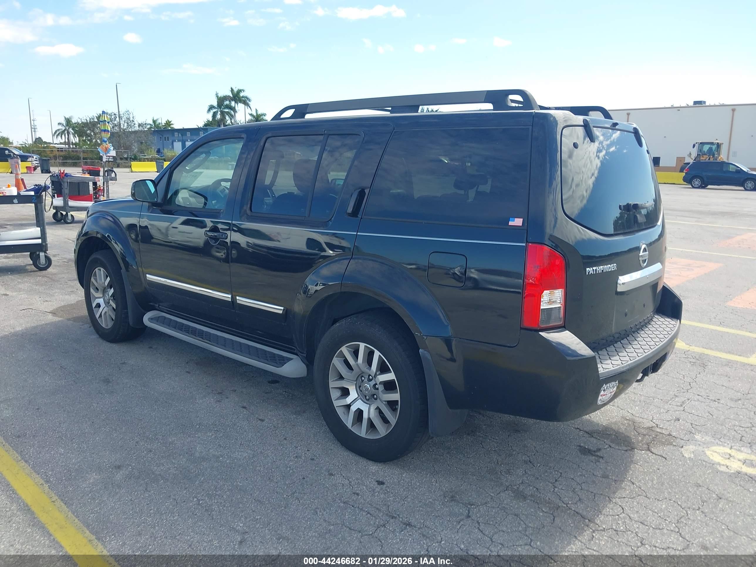 NISSAN PATHFINDER image 3