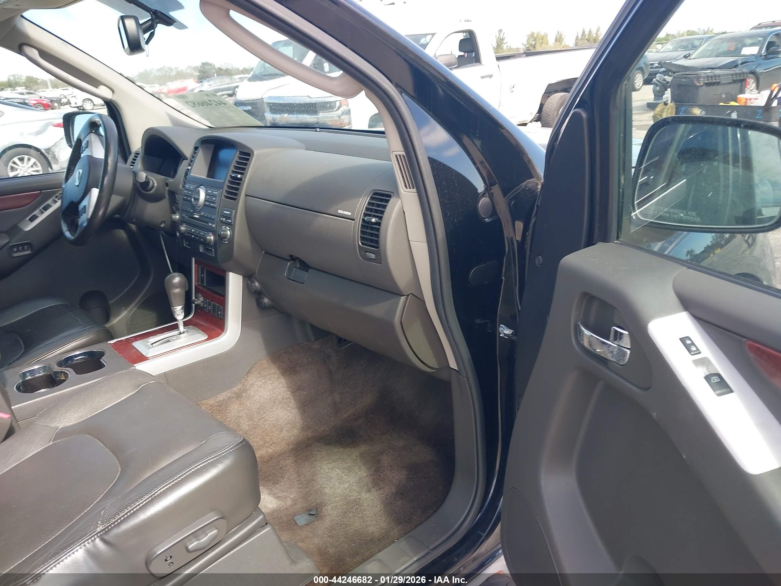 NISSAN PATHFINDER image 5