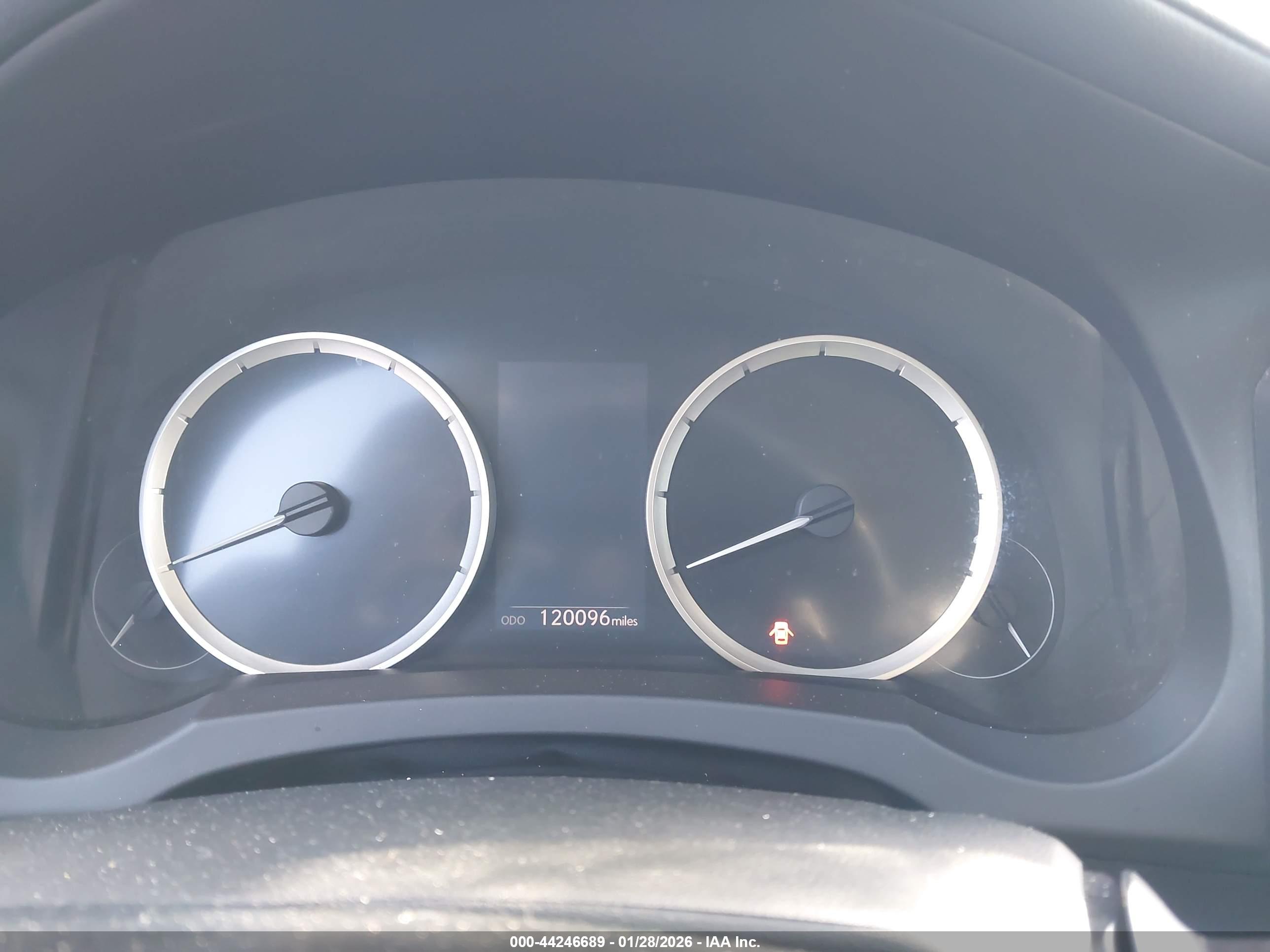 LEXUS IS image 7