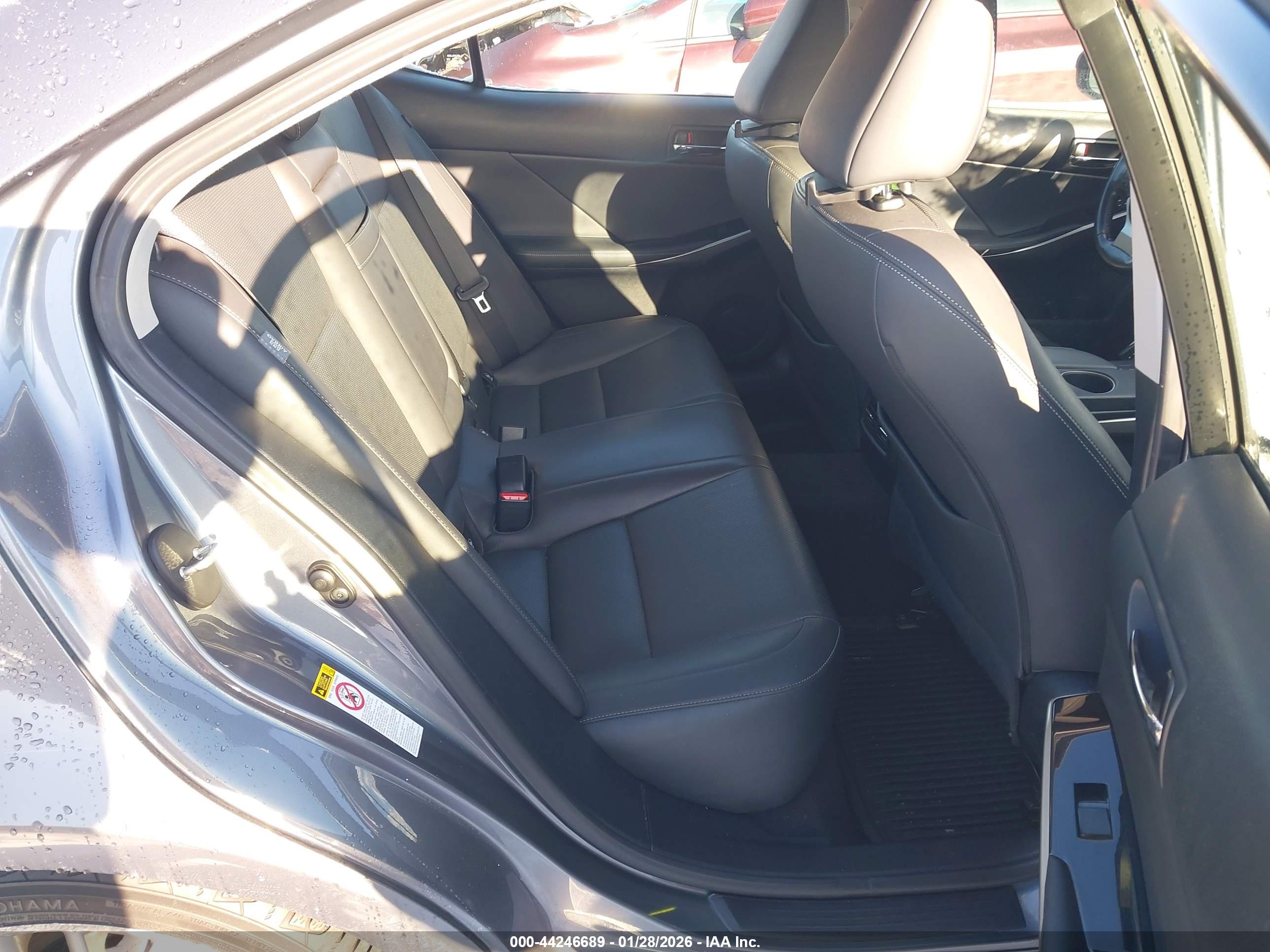 LEXUS IS image 8