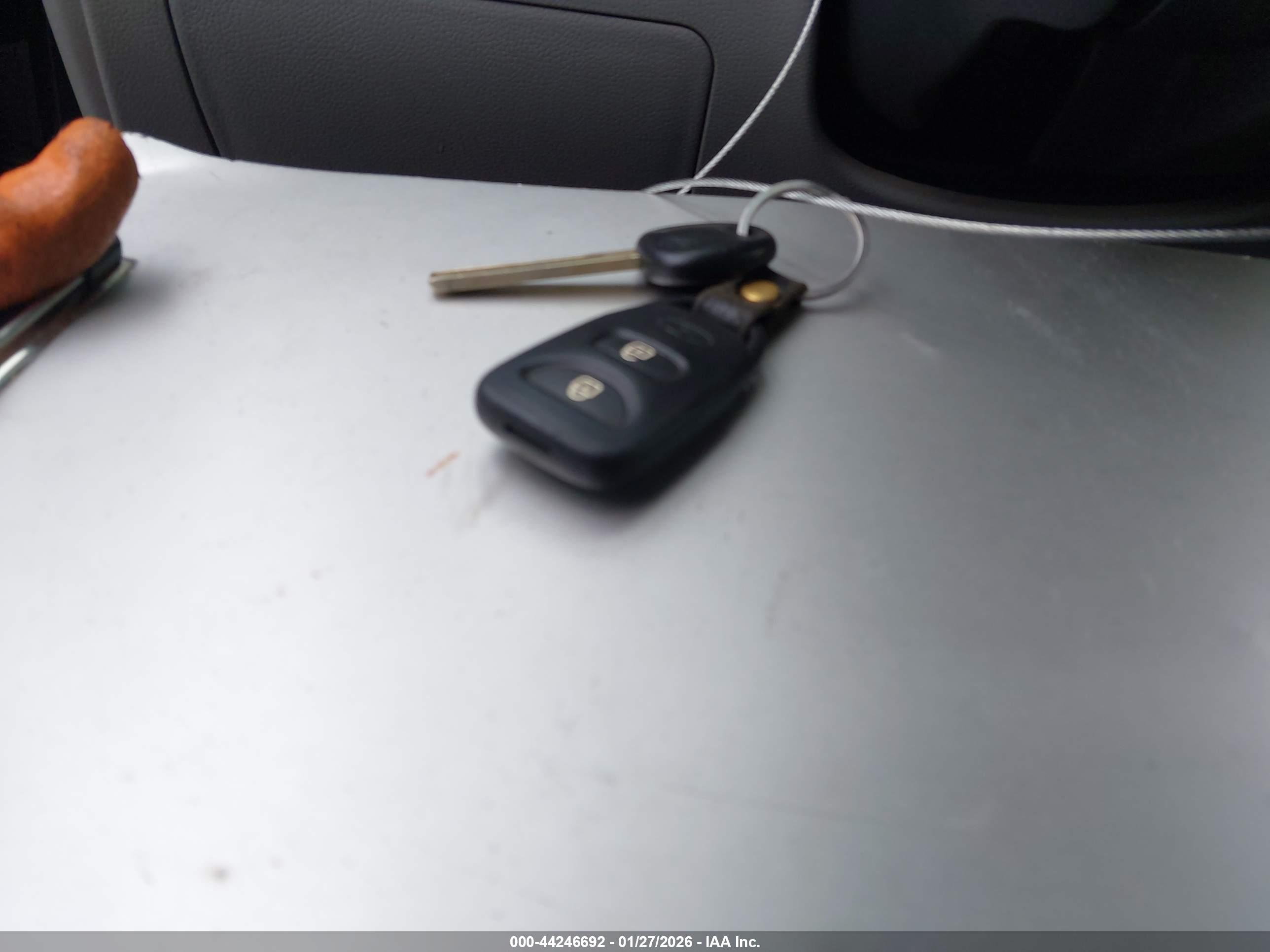 HYUNDAI ACCENT image 11