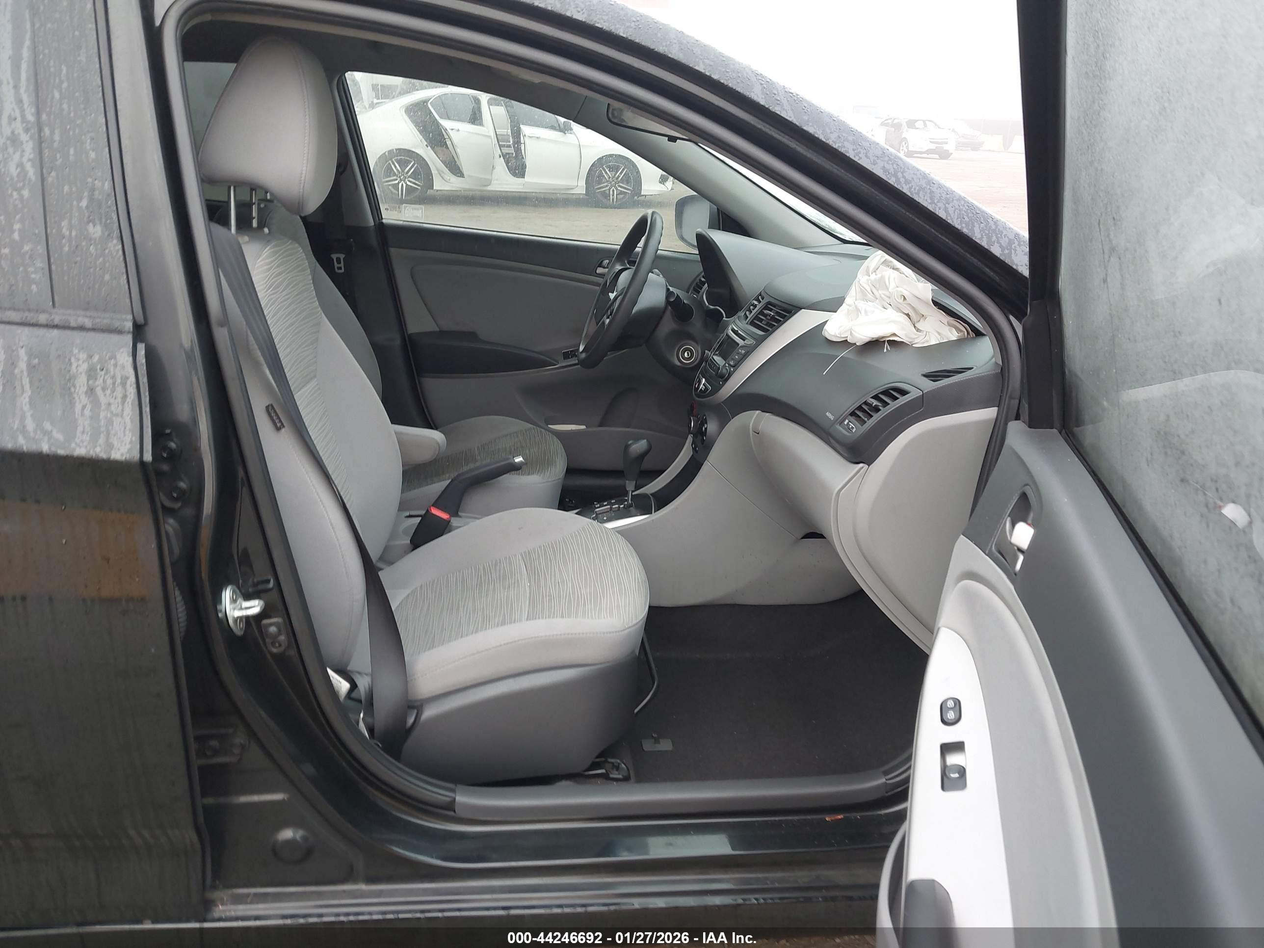 HYUNDAI ACCENT image 5
