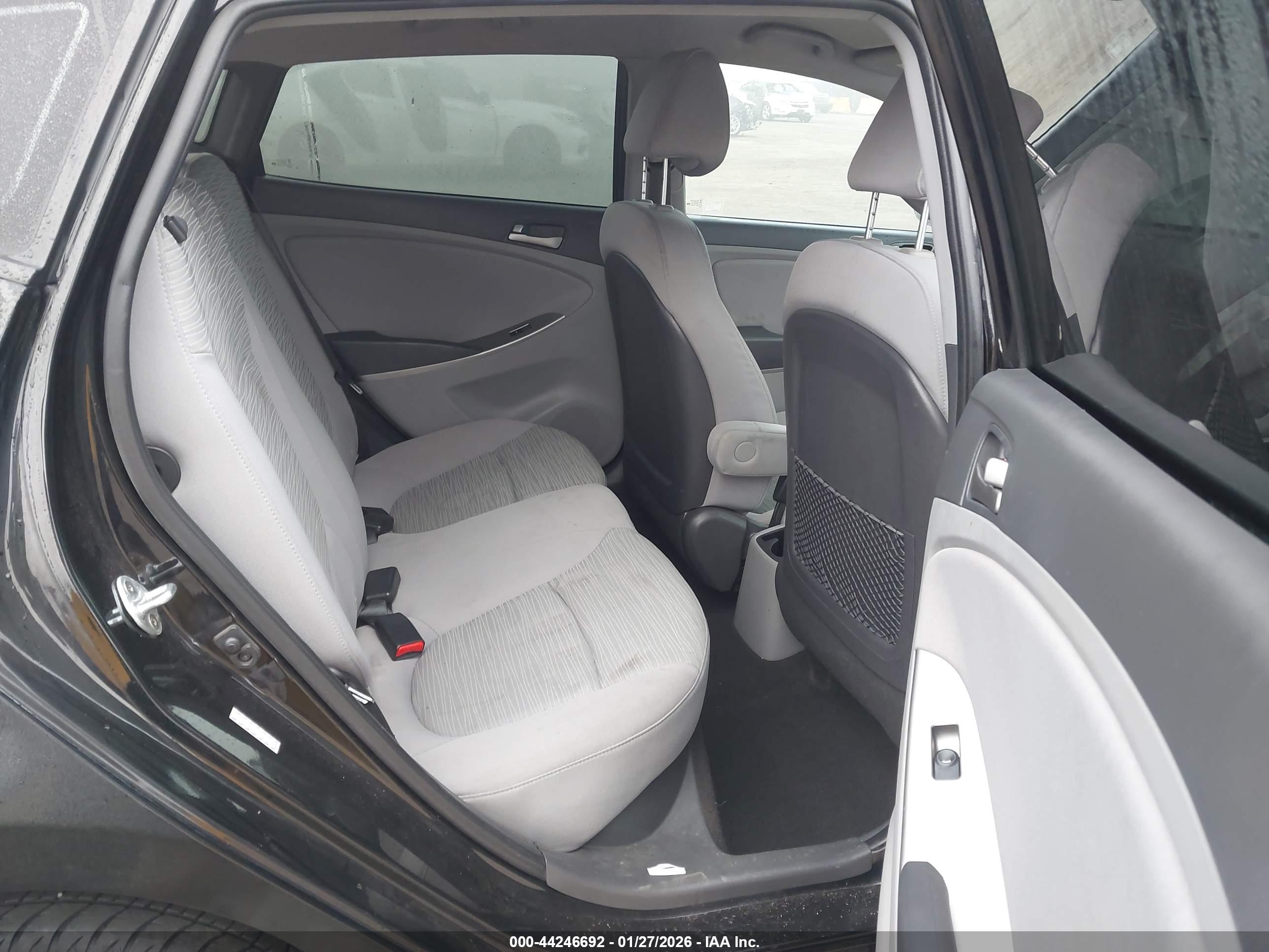 HYUNDAI ACCENT image 8