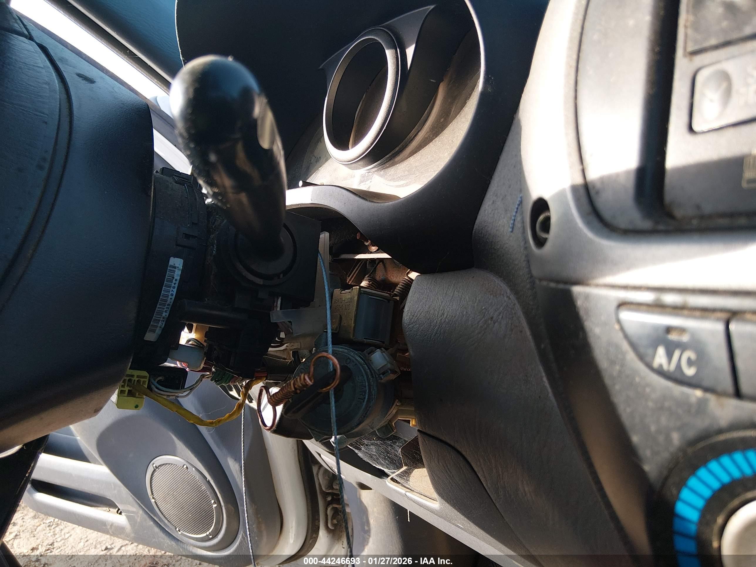 TOYOTA RAV4 image 6