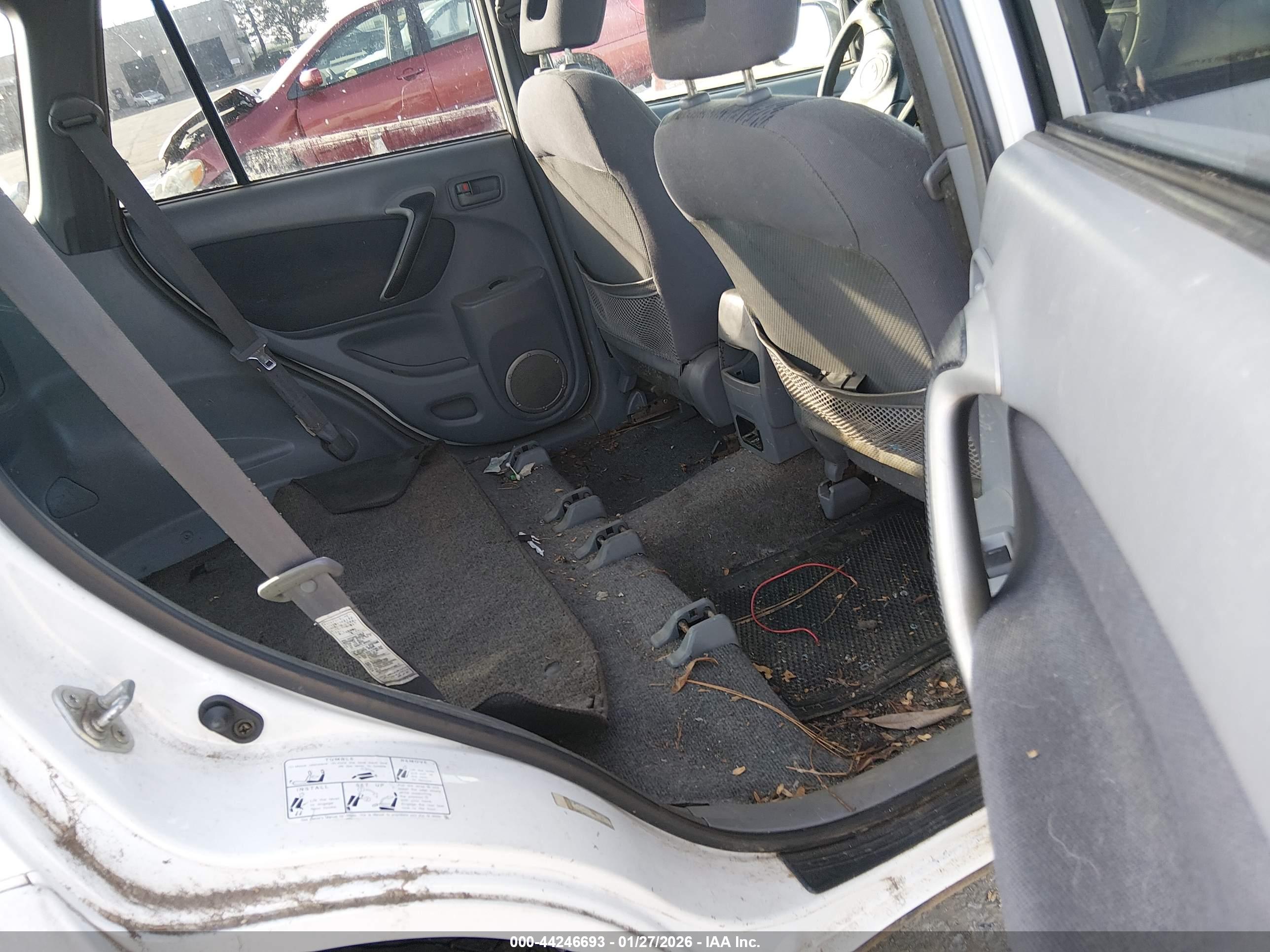 TOYOTA RAV4 image 8