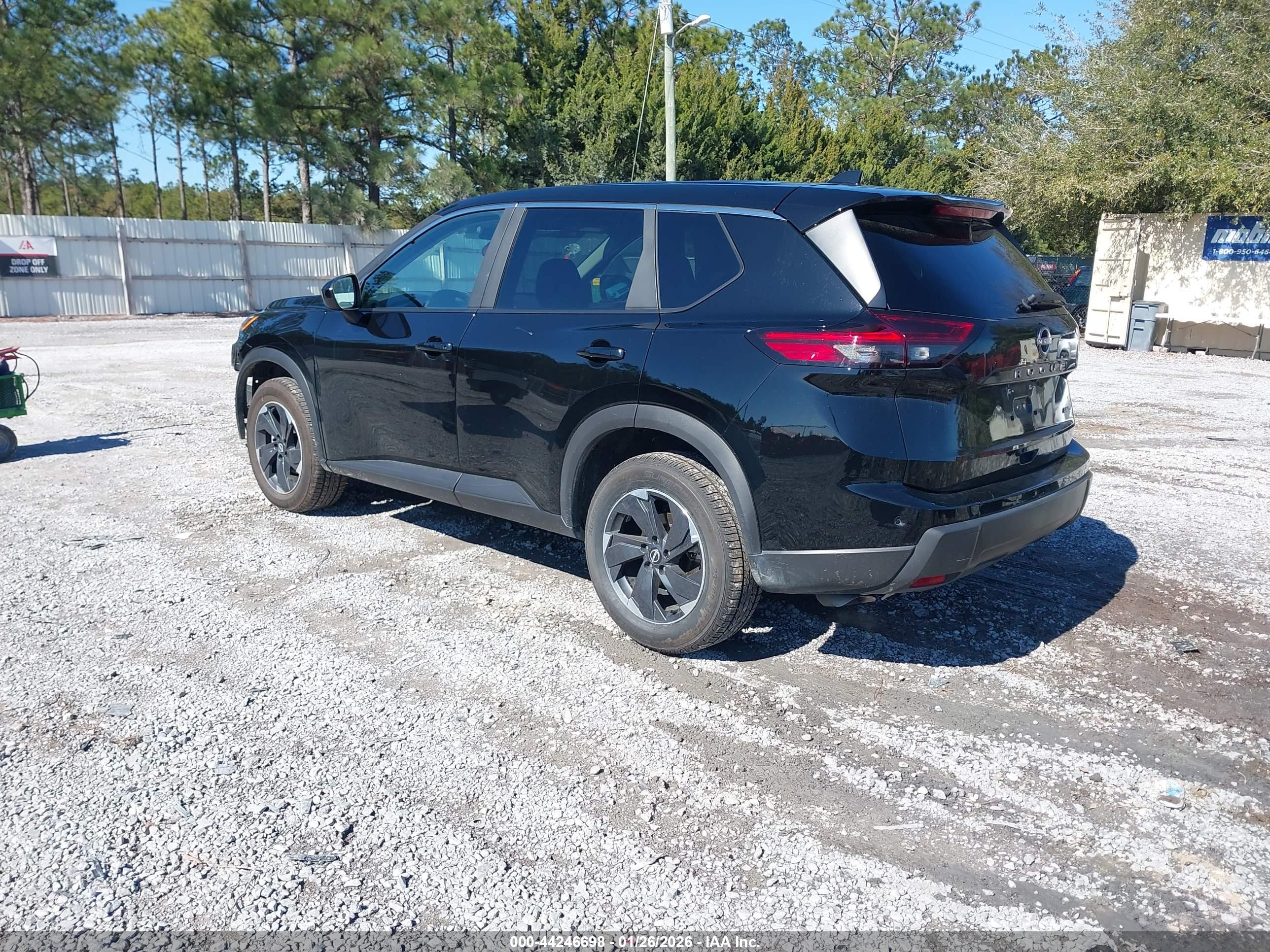 NISSAN ROGUE image 3
