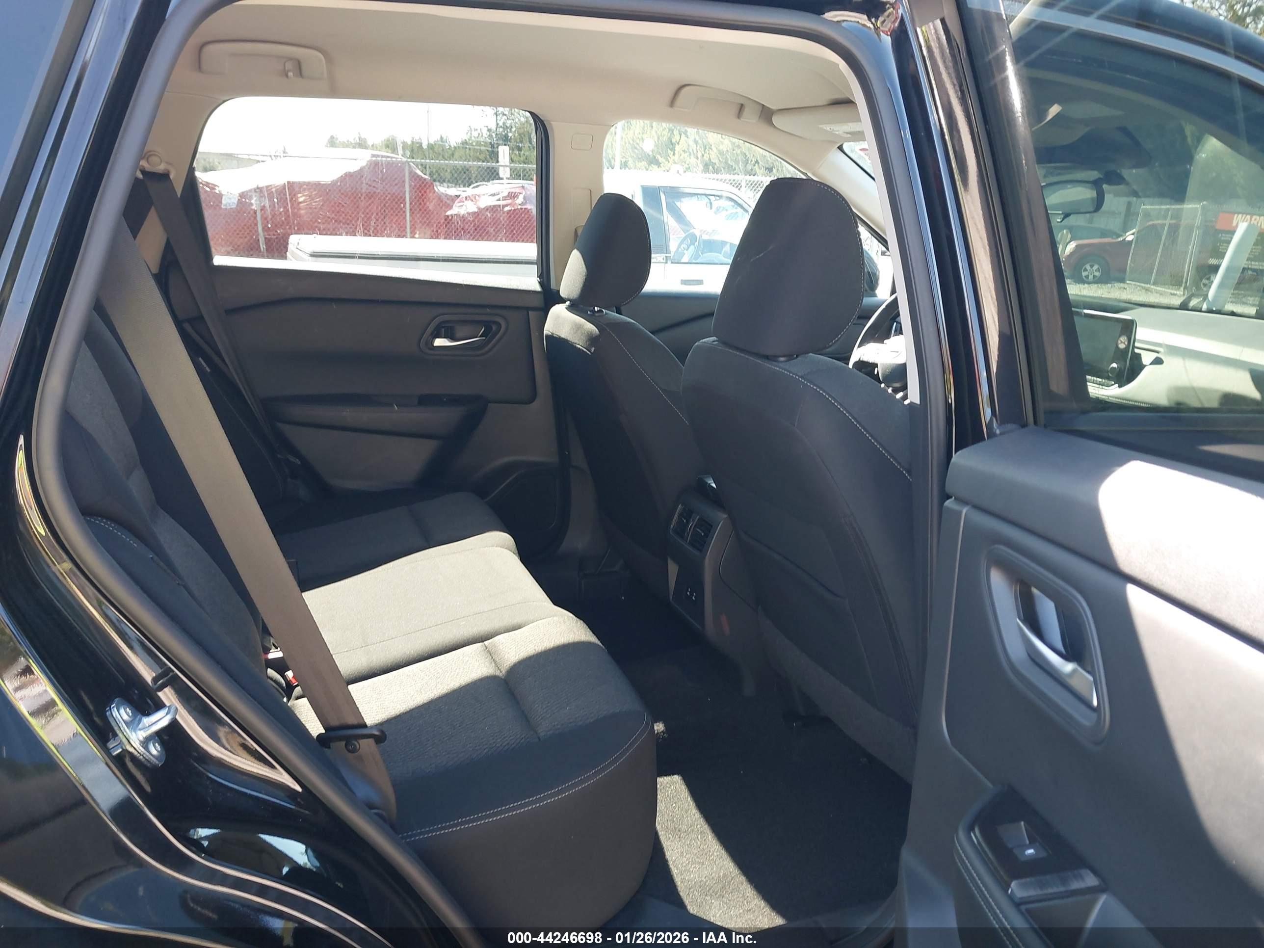 NISSAN ROGUE image 8