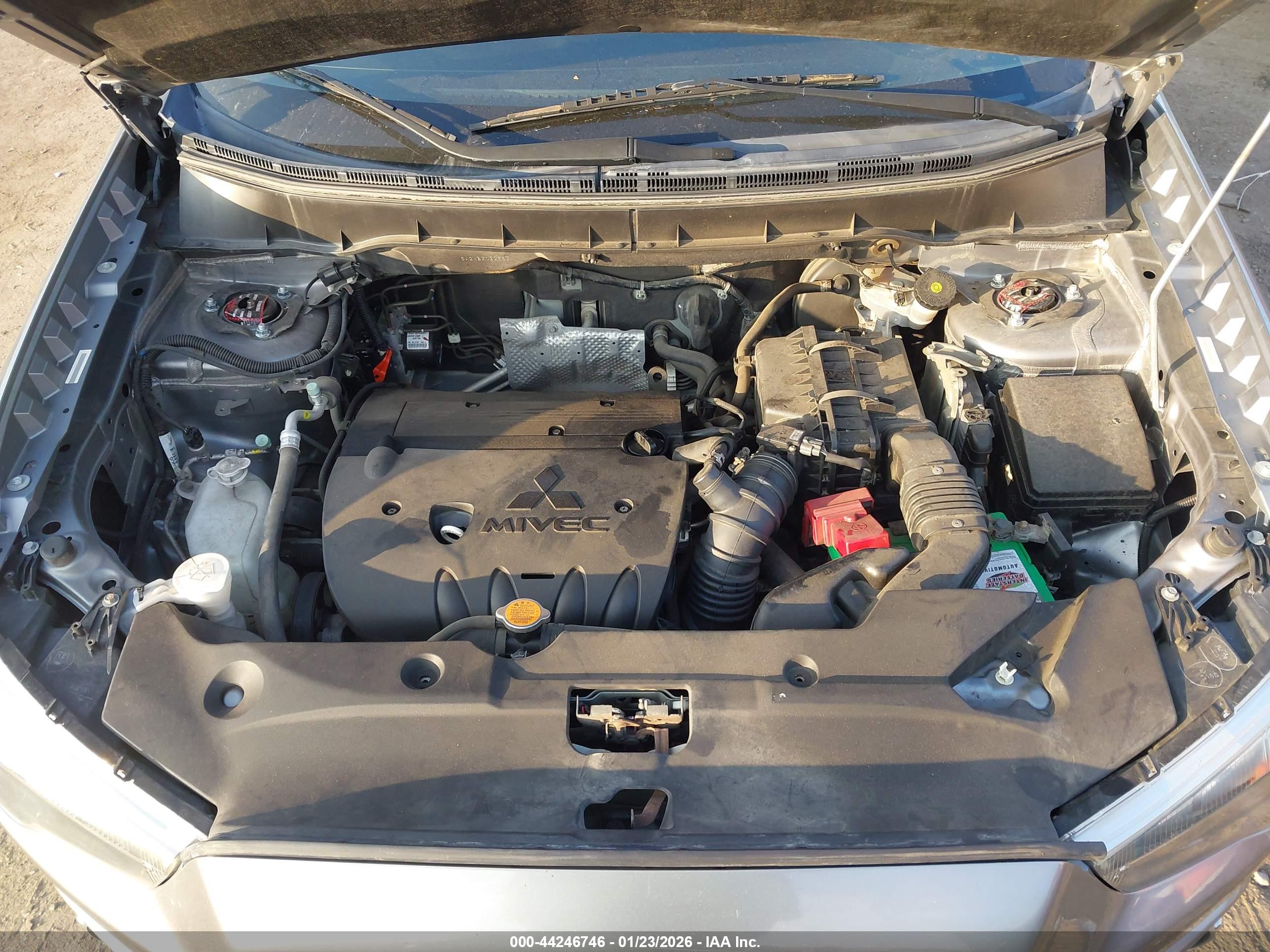 MITSUBISHI OUTLANDER image 10
