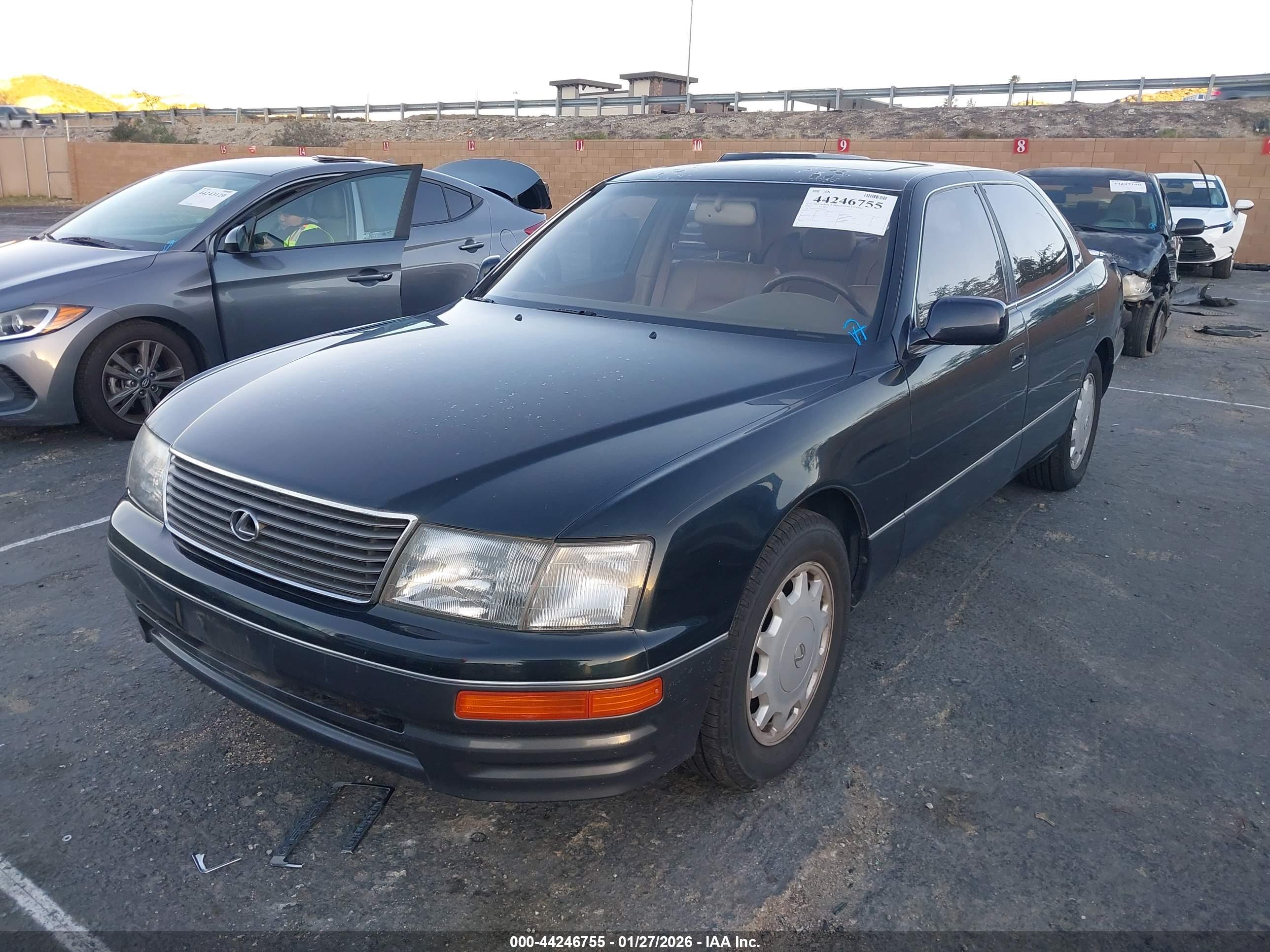 LEXUS LS image 2