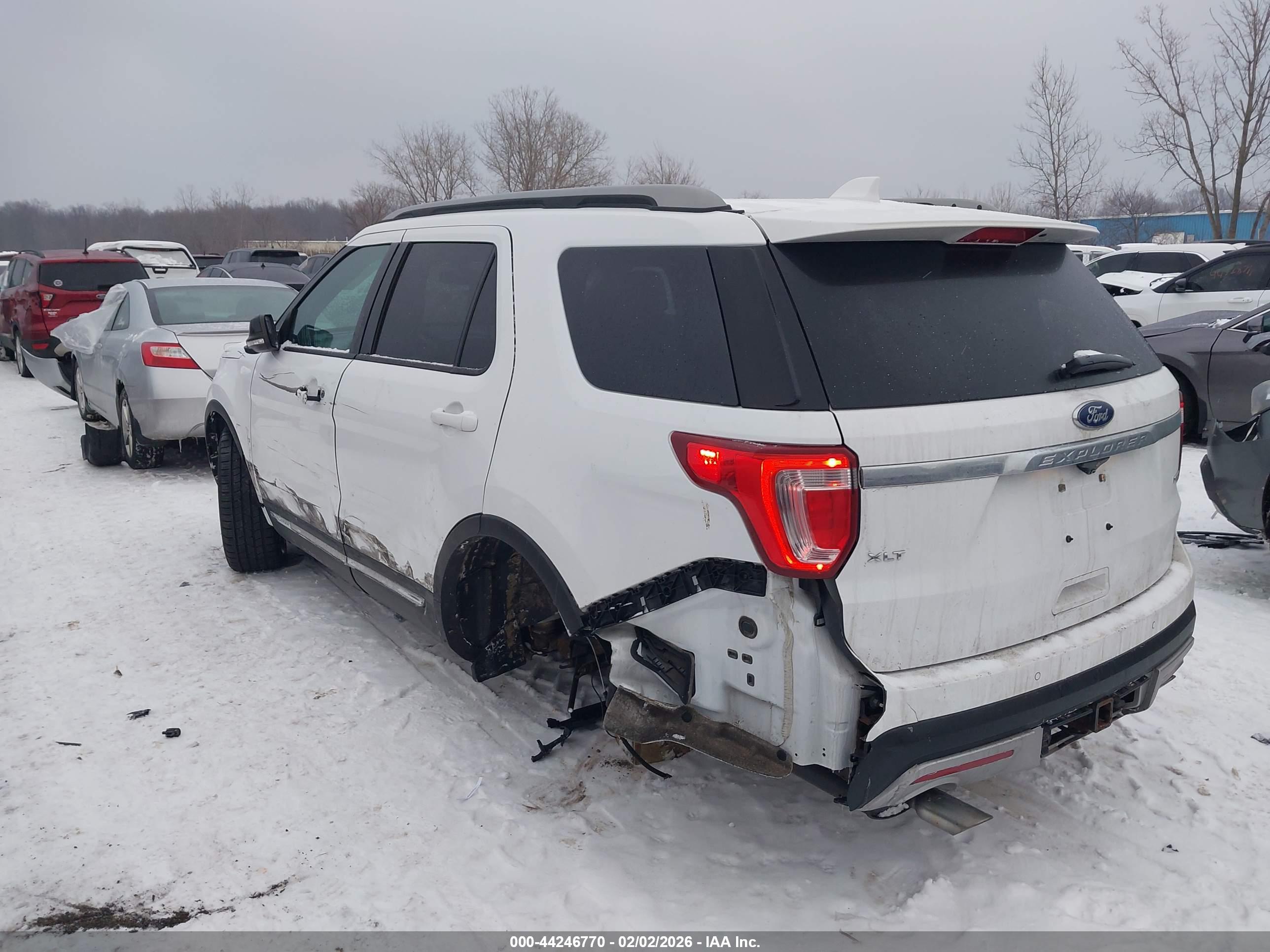 FORD EXPLORER image 3