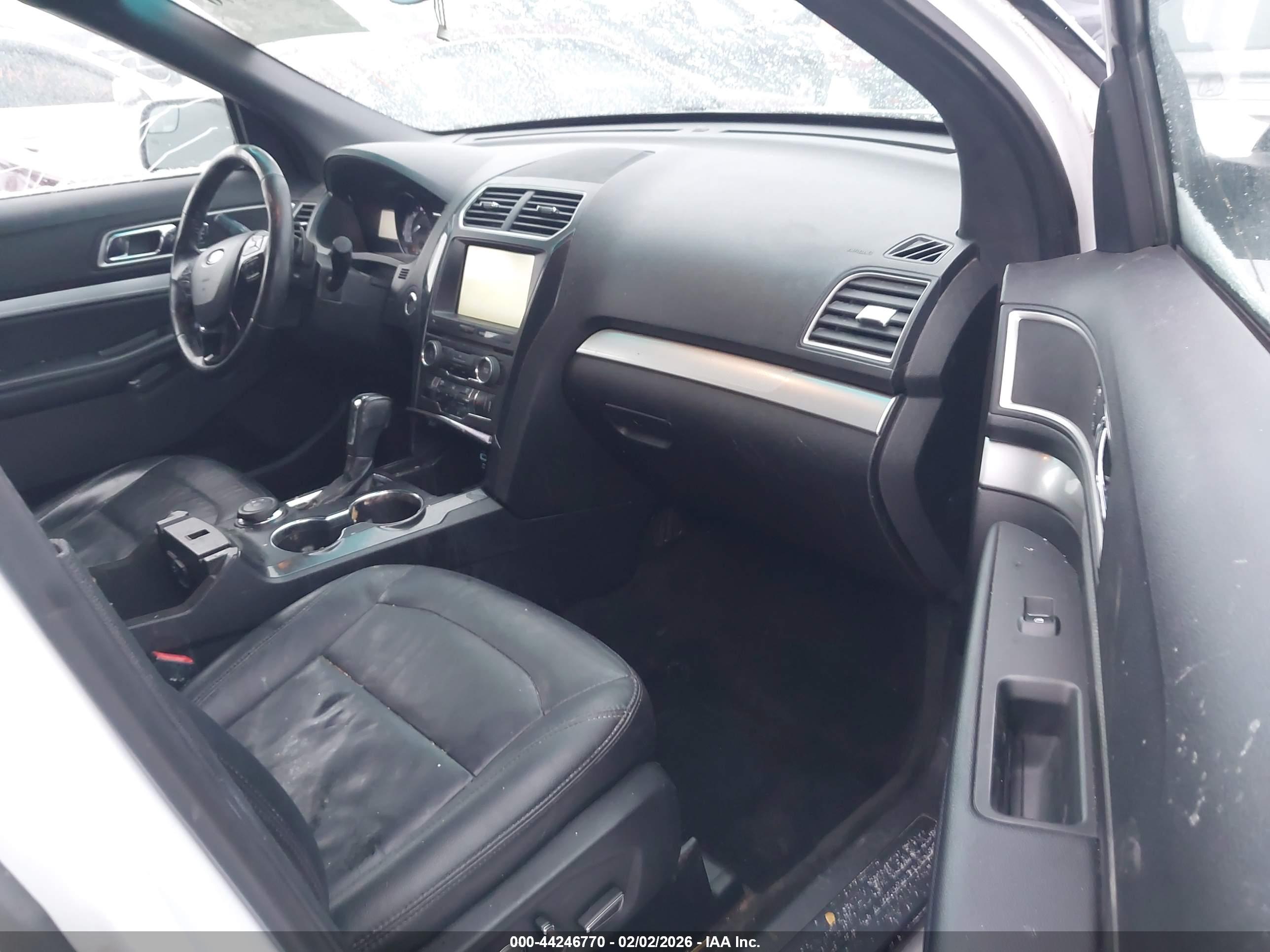 FORD EXPLORER image 5