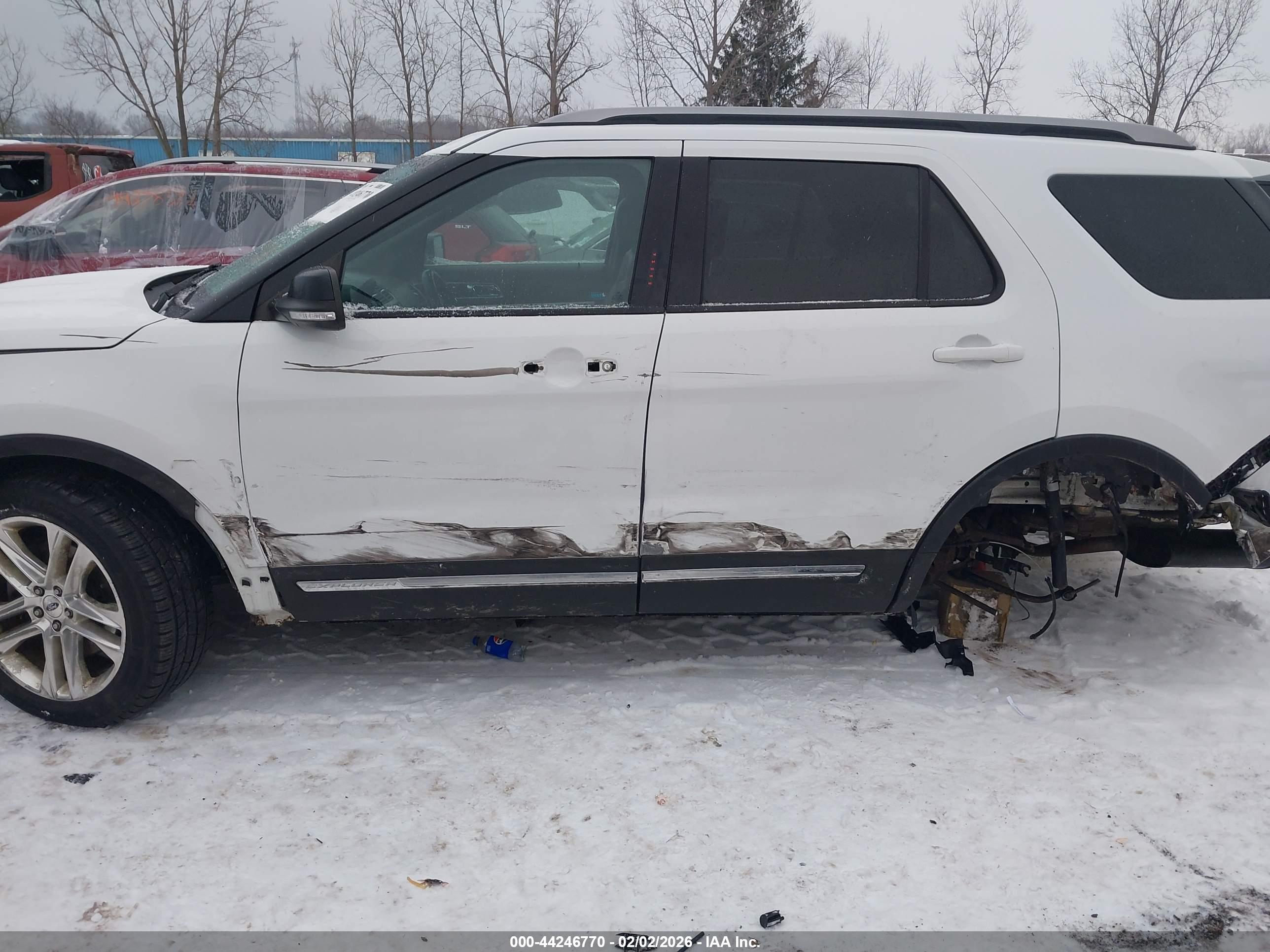 FORD EXPLORER image 6