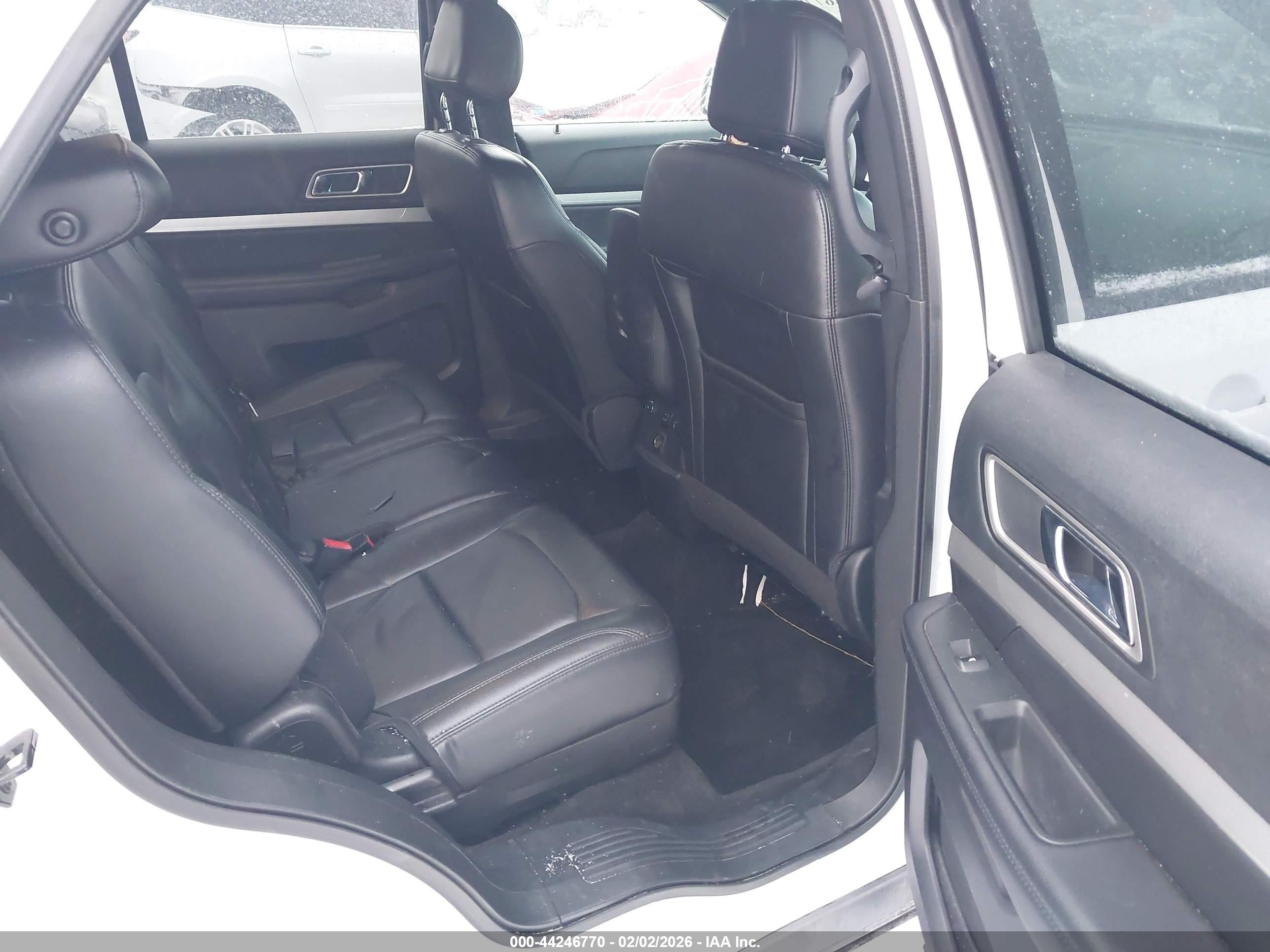 FORD EXPLORER image 8