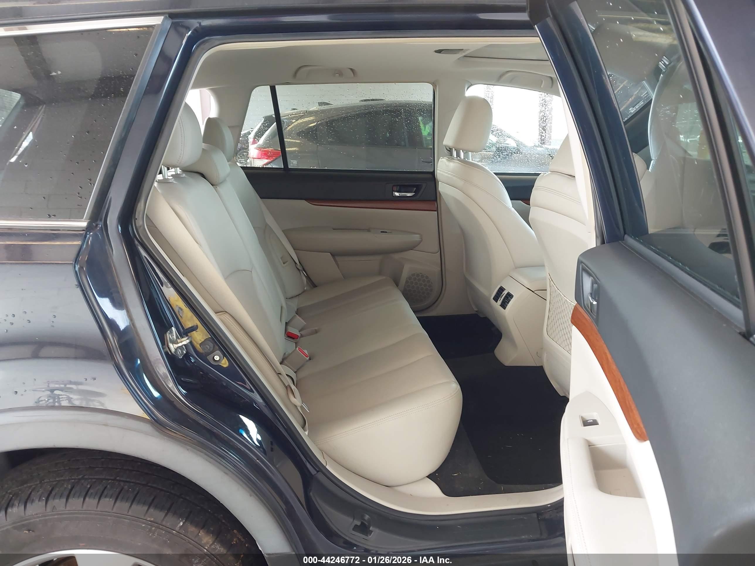 SUBARU OUTBACK image 8