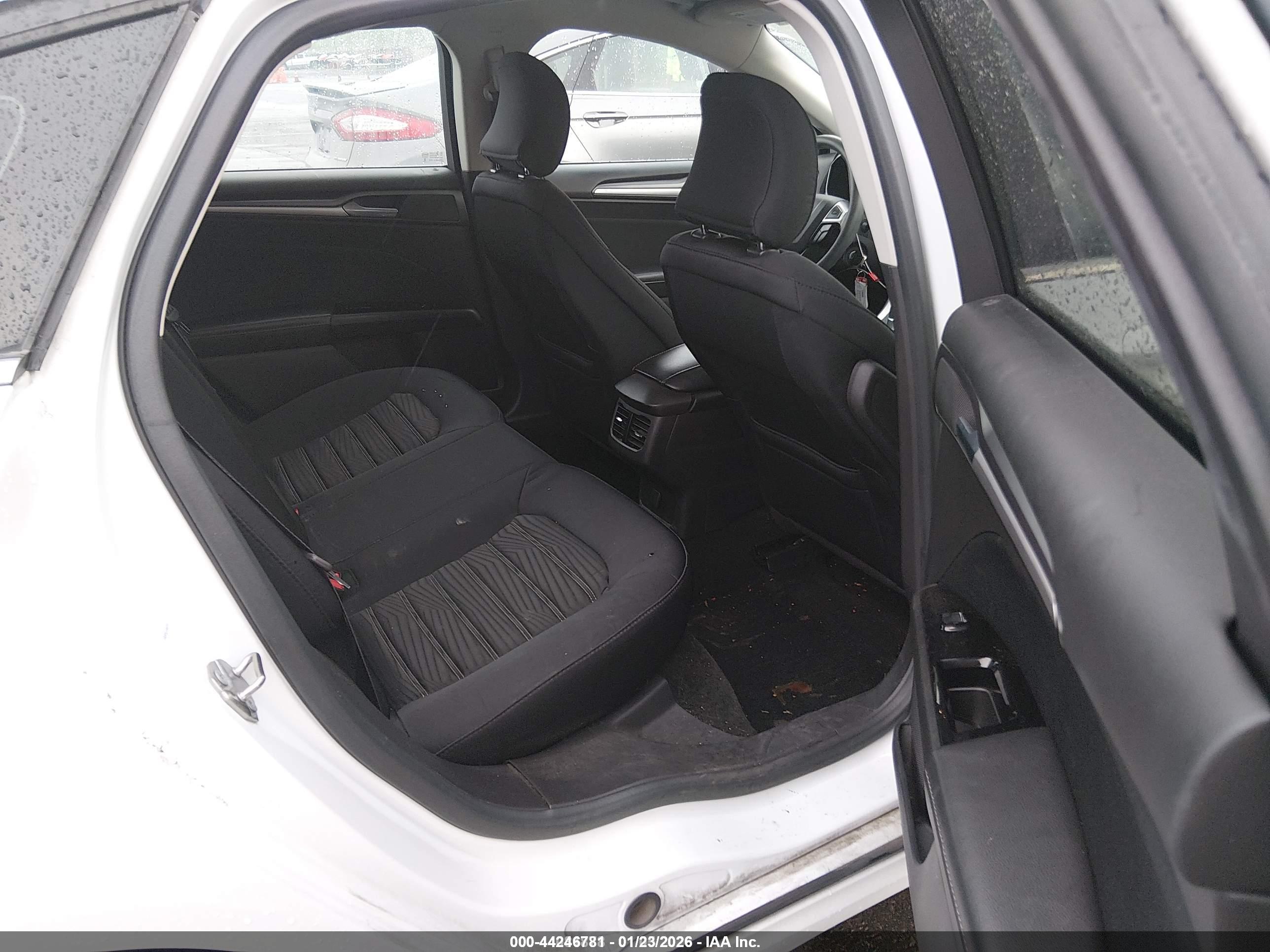 FORD FUSION image 8