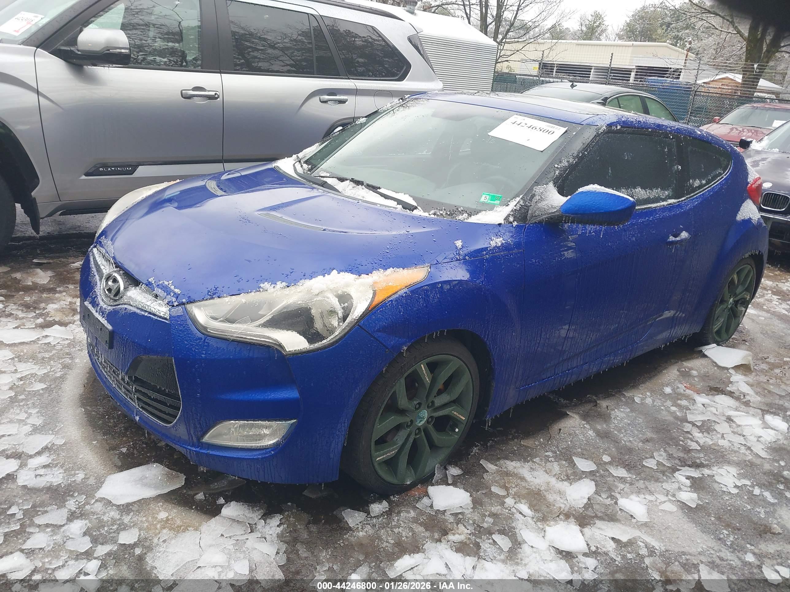 HYUNDAI VELOSTER image 2