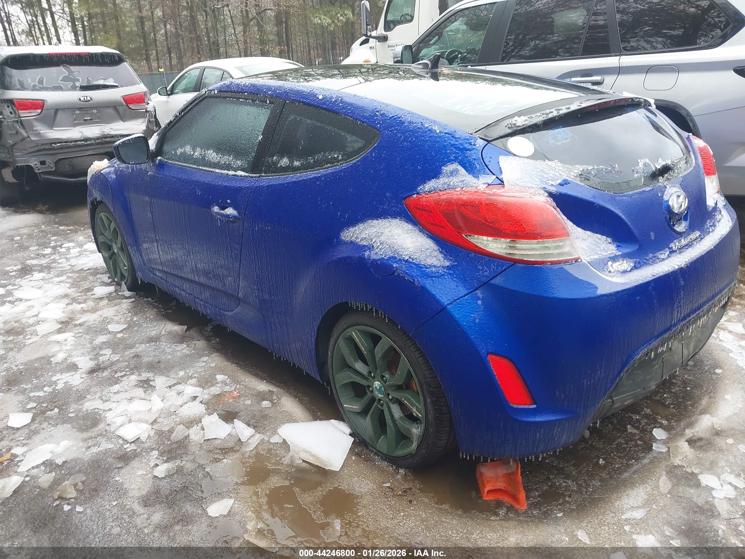 HYUNDAI VELOSTER image 3