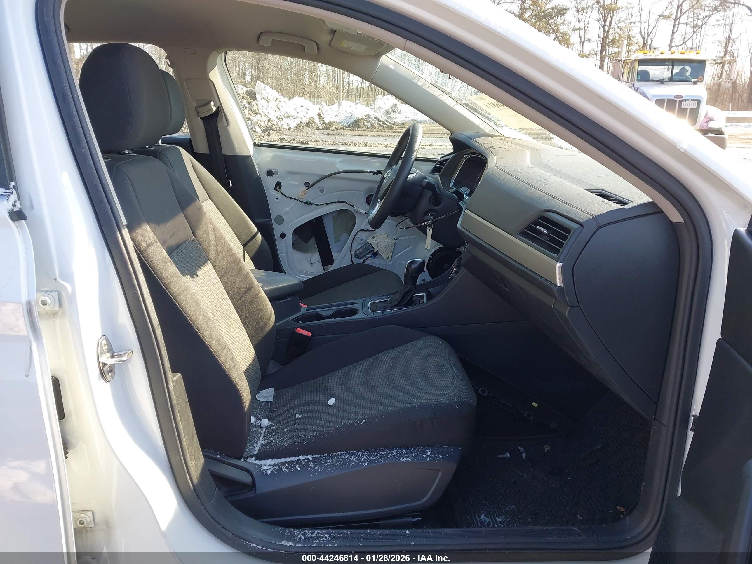 VOLKSWAGEN JETTA image 5