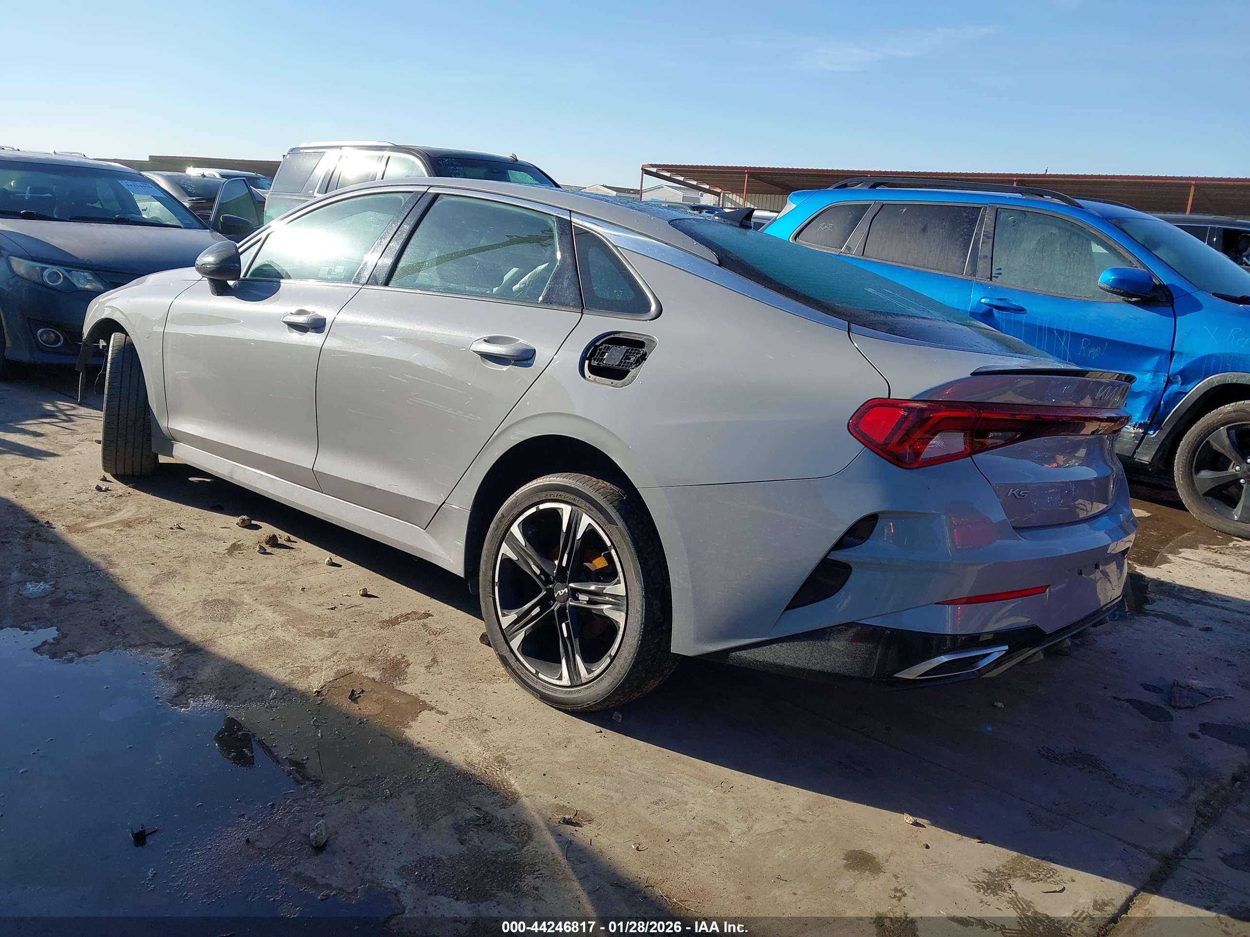 KIA K5 image 3