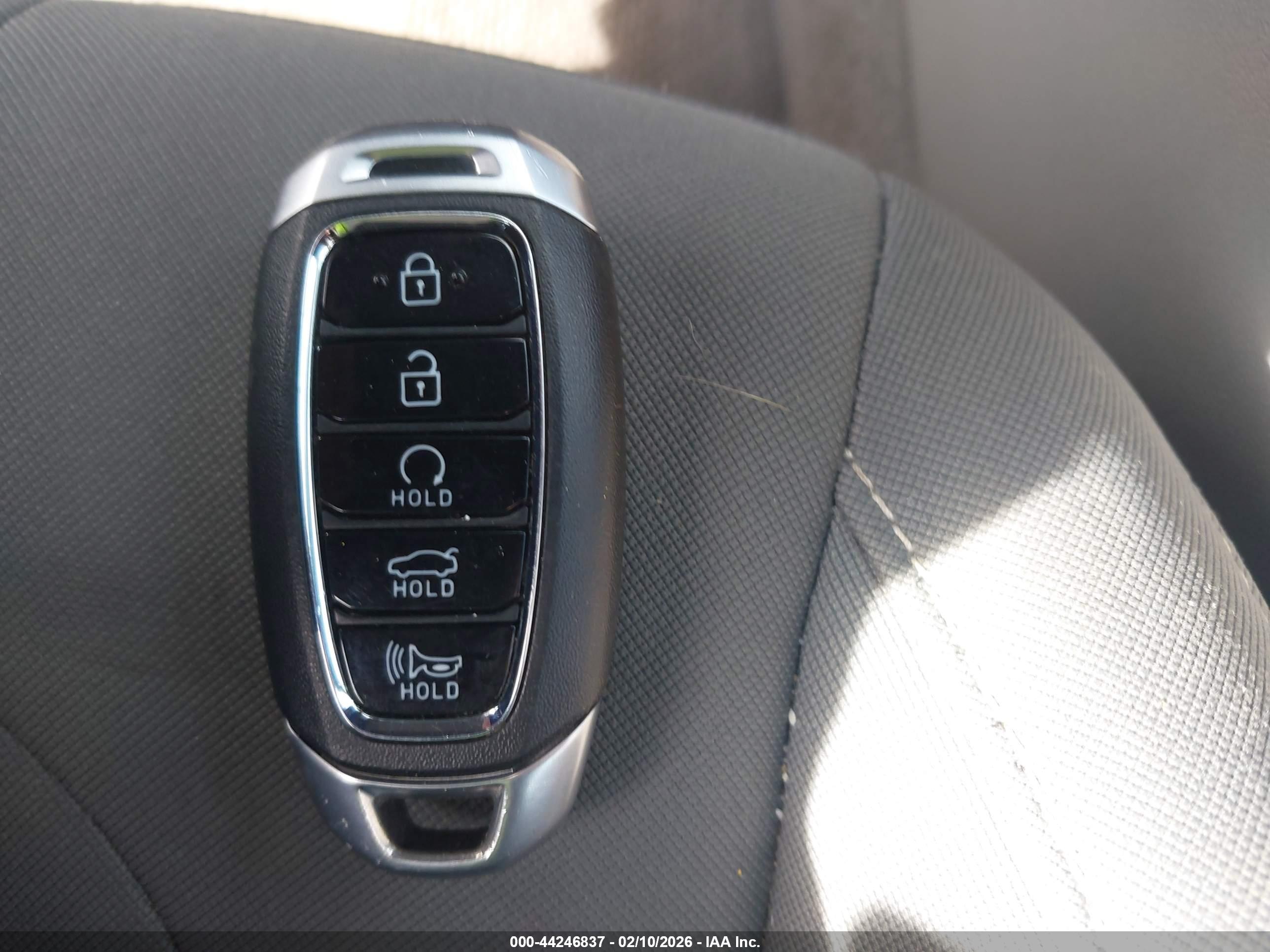 HYUNDAI ELANTRA image 11