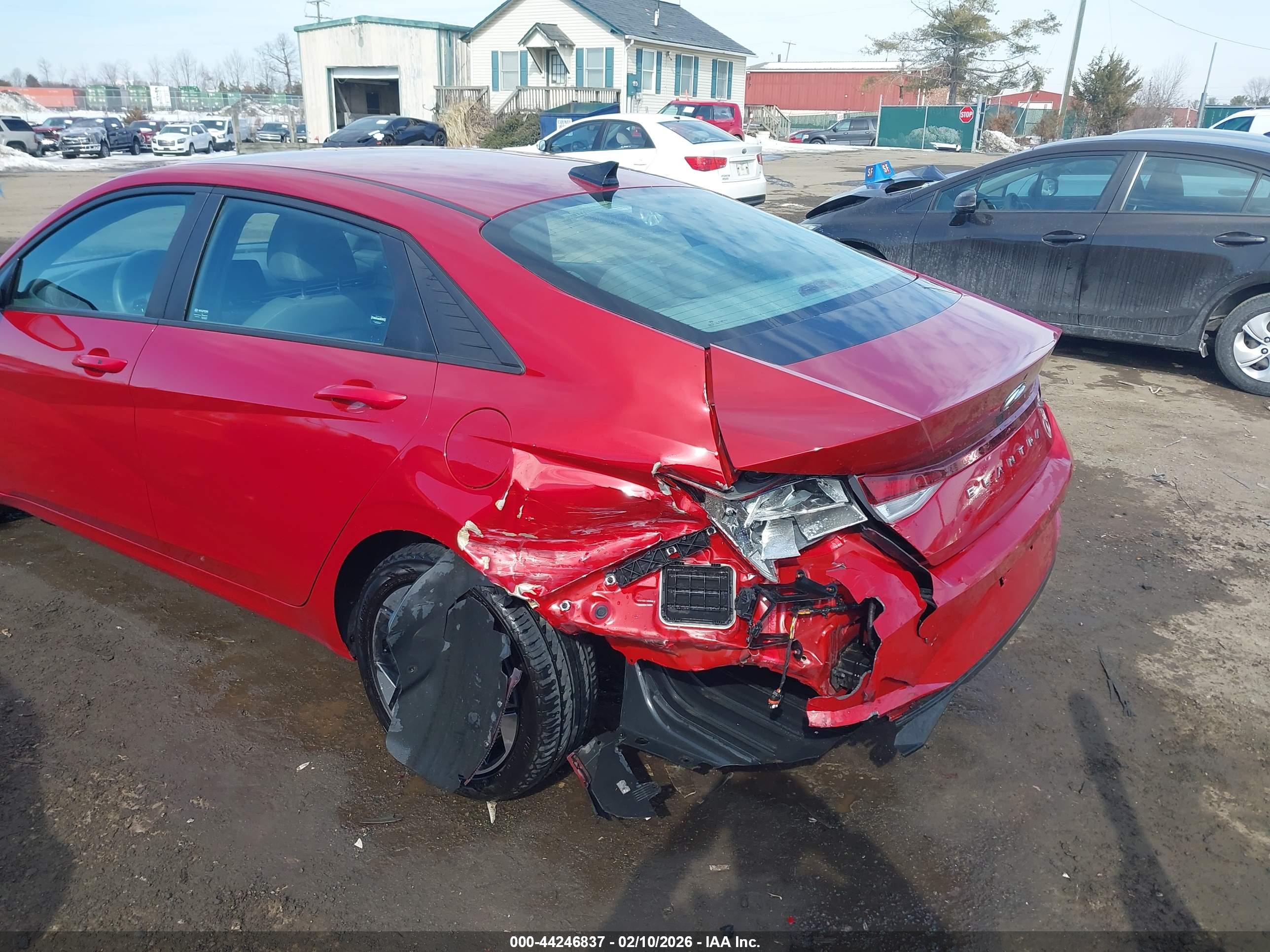 HYUNDAI ELANTRA image 6
