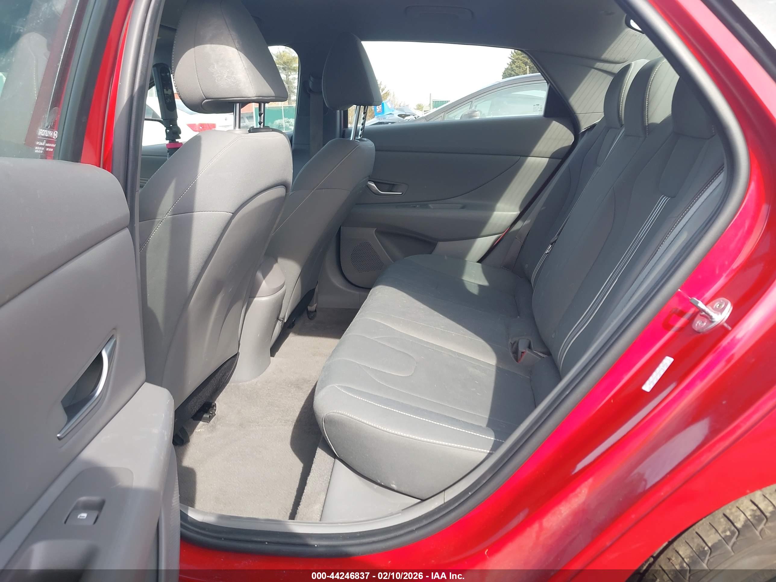 HYUNDAI ELANTRA image 8