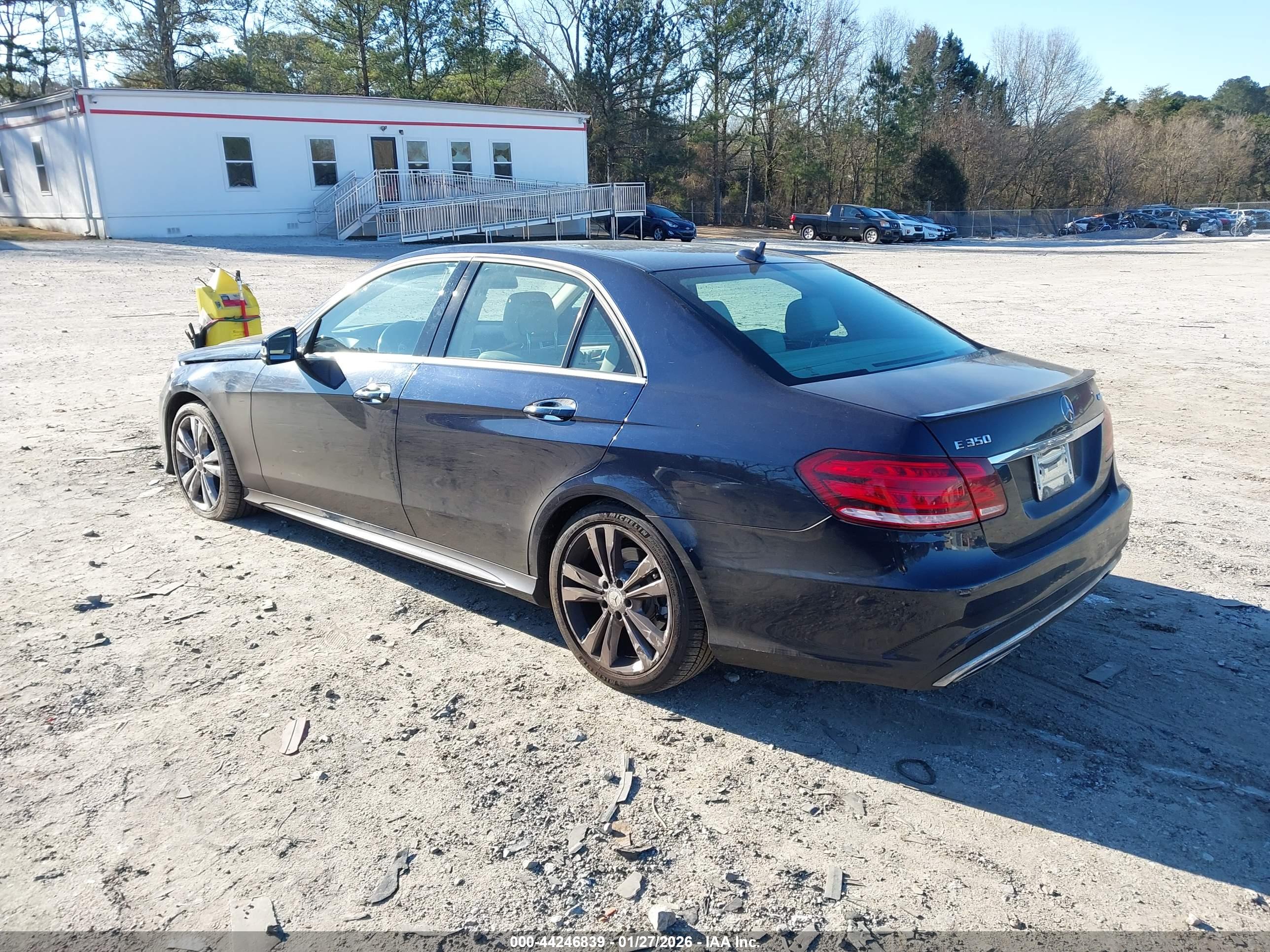 MERCEDES-BENZ E image 3